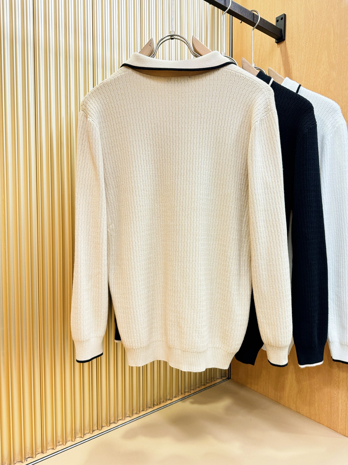 Moncler蒙口 2025新款毛衣，胸前logo设计！贸易公司渠道稀出，同步官网发售！秋冬系列经典设计