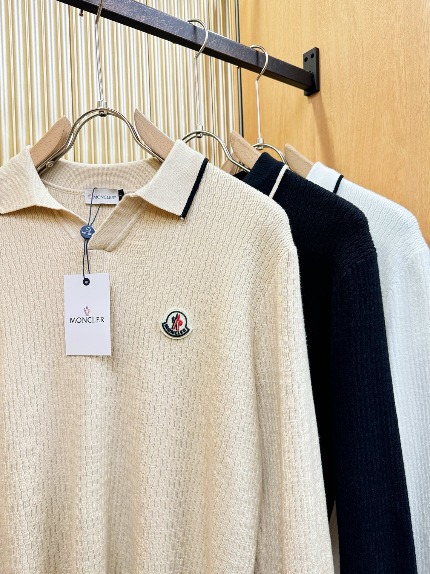 Moncler蒙口 2025新款毛衣，胸前logo设计！贸易公司渠道稀出，同步官网发售！秋冬系列经典设计