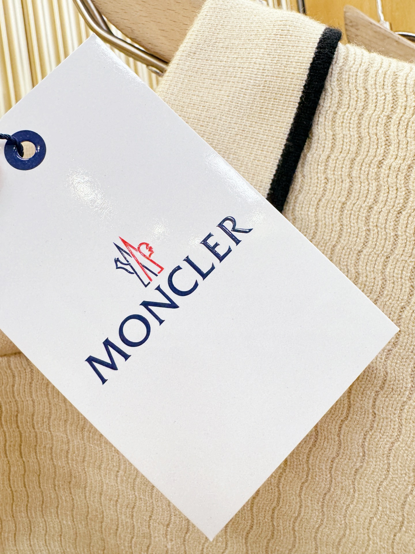 Moncler蒙口 2025新款毛衣，胸前logo设计！贸易公司渠道稀出，同步官网发售！秋冬系列经典设计
