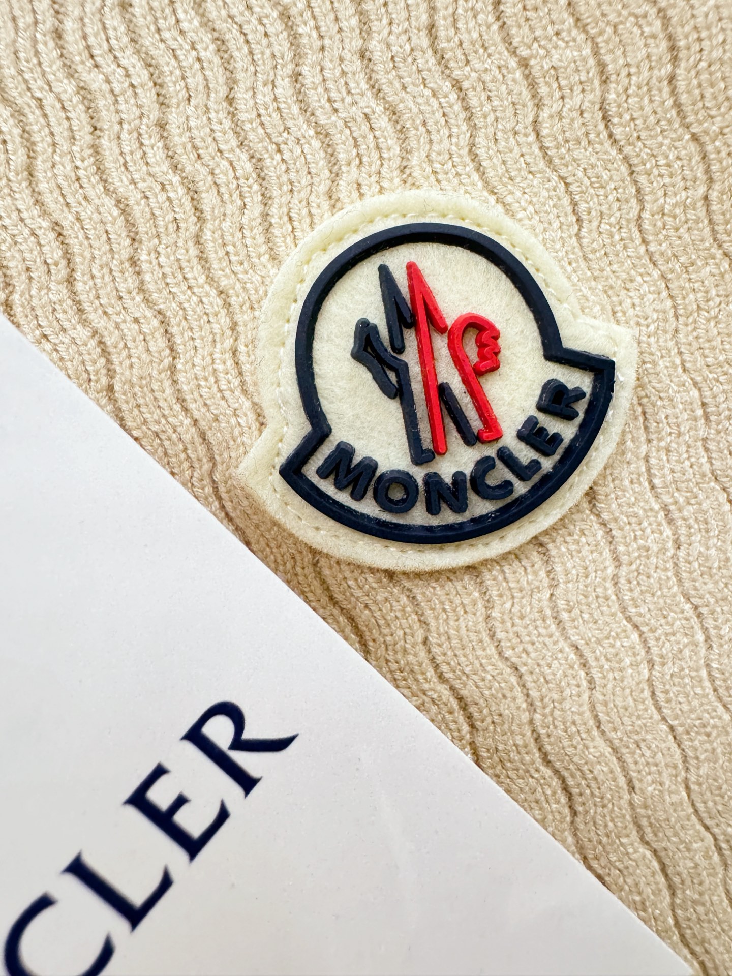 Moncler蒙口 2025新款毛衣，胸前logo设计！贸易公司渠道稀出，同步官网发售！秋冬系列经典设计