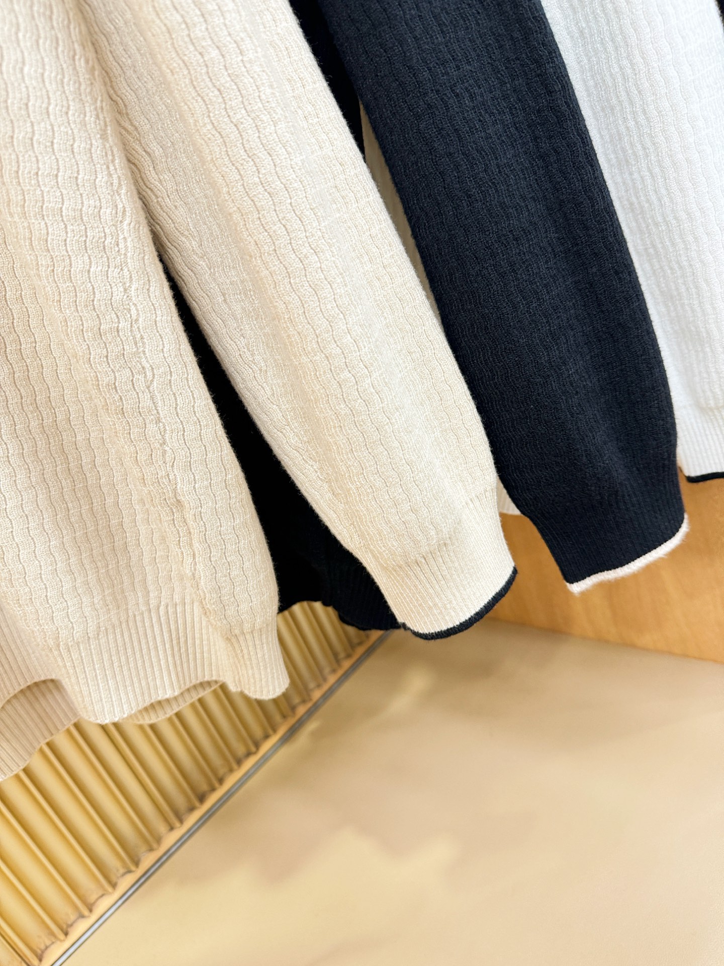 Moncler蒙口 2025新款毛衣，胸前logo设计！贸易公司渠道稀出，同步官网发售！秋冬系列经典设计