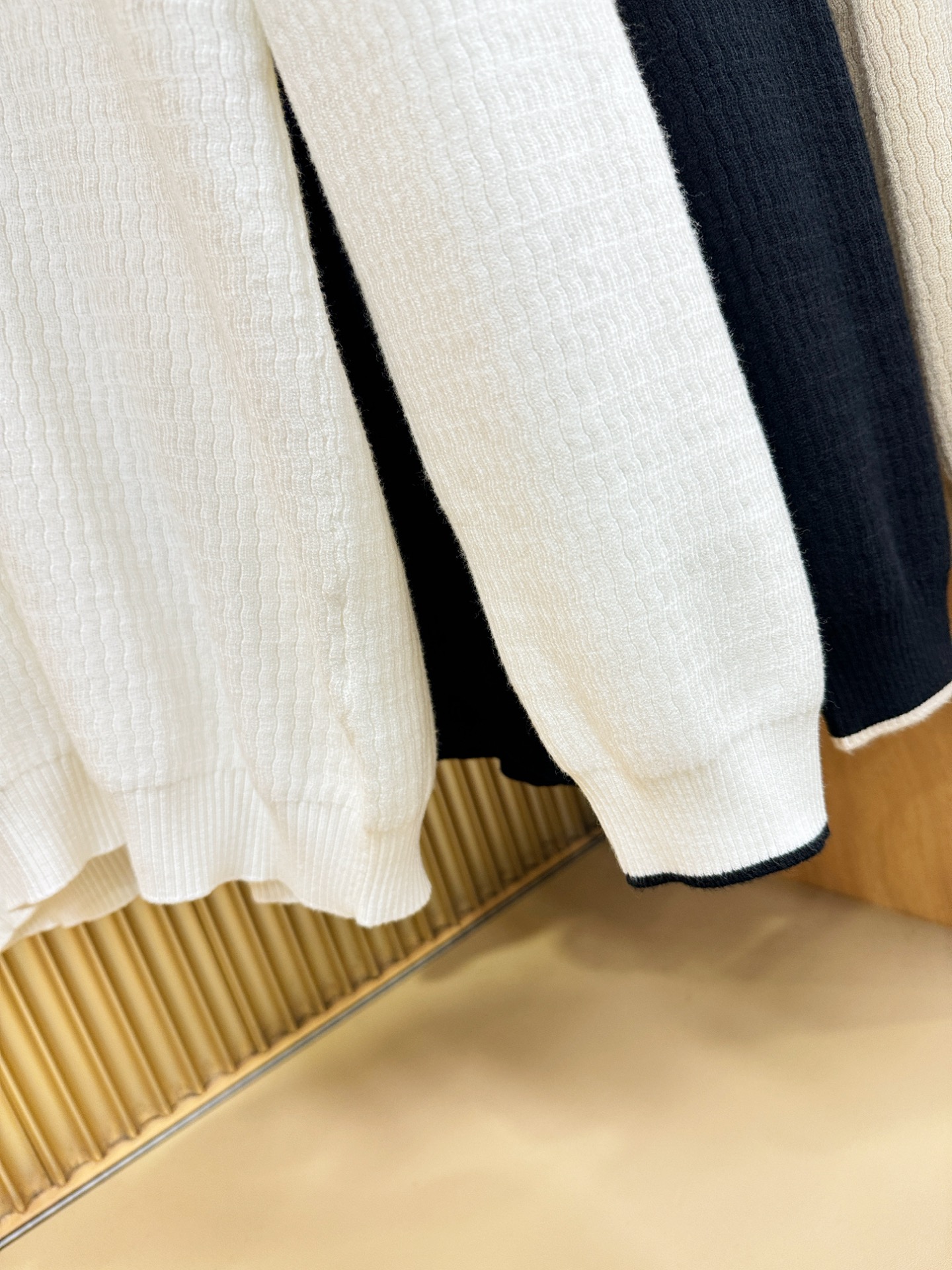 Moncler蒙口 2025新款毛衣，胸前logo设计！贸易公司渠道稀出，同步官网发售！秋冬系列经典设计