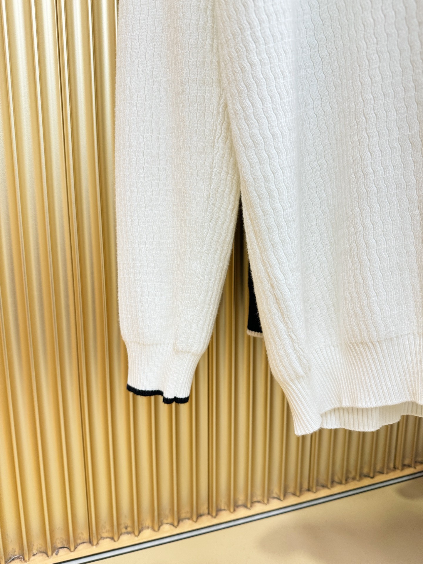 Moncler蒙口 2025新款毛衣，胸前logo设计！贸易公司渠道稀出，同步官网发售！秋冬系列经典设计