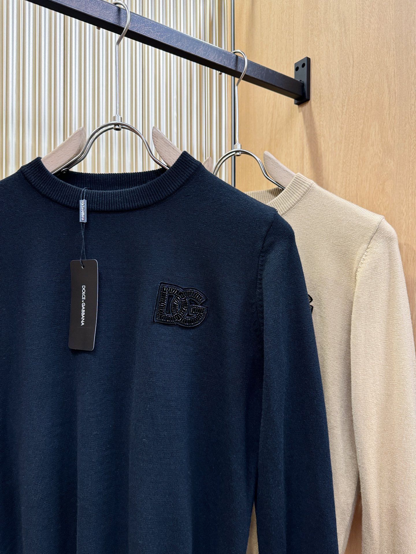 DG 2025新款毛衣，胸前logo设计！贸易公司渠道稀出，同步官网发售！秋冬系列经典设计！此款毛衣甄选