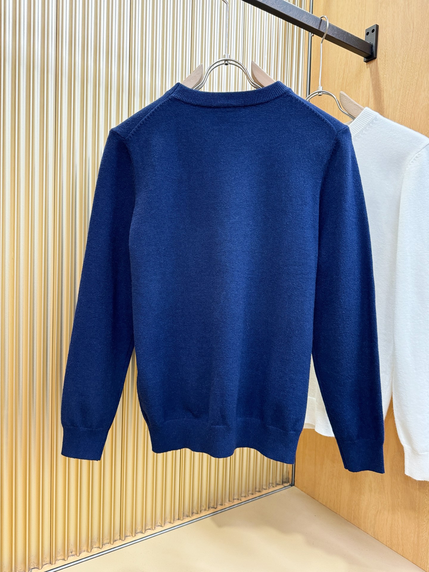 PRADA 普拉达 2025新款毛衣，胸前logo设计！贸易公司渠道稀出，同步官网发售！秋冬系列经典设计