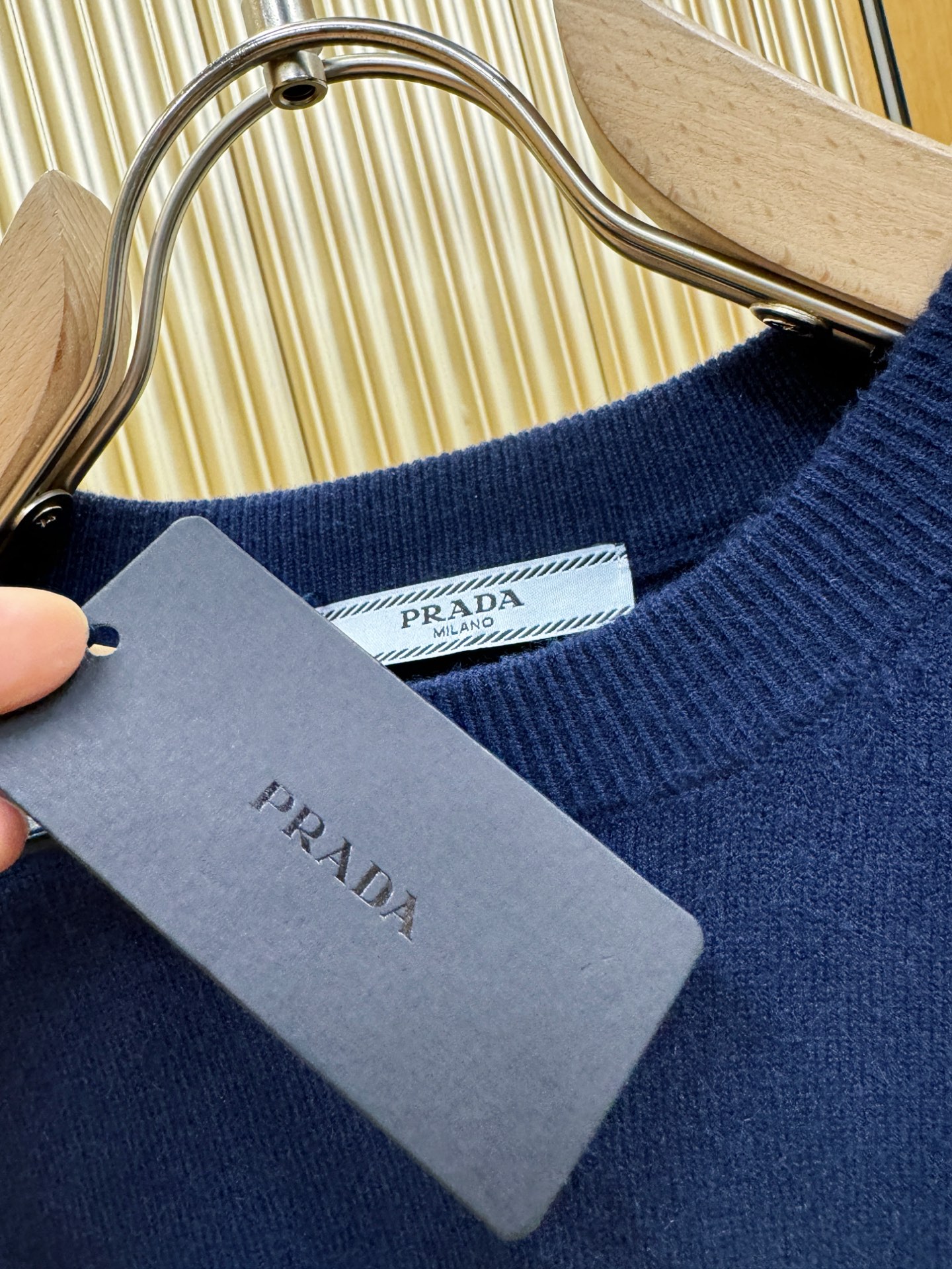 PRADA 普拉达 2025新款毛衣，胸前logo设计！贸易公司渠道稀出，同步官网发售！秋冬系列经典设计