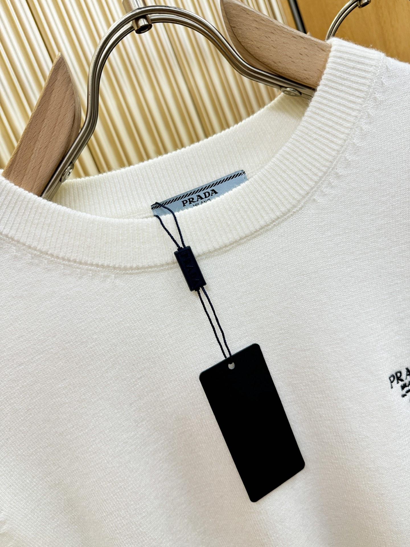 PRADA 普拉达 2025新款毛衣，胸前logo设计！贸易公司渠道稀出，同步官网发售！秋冬系列经典设计