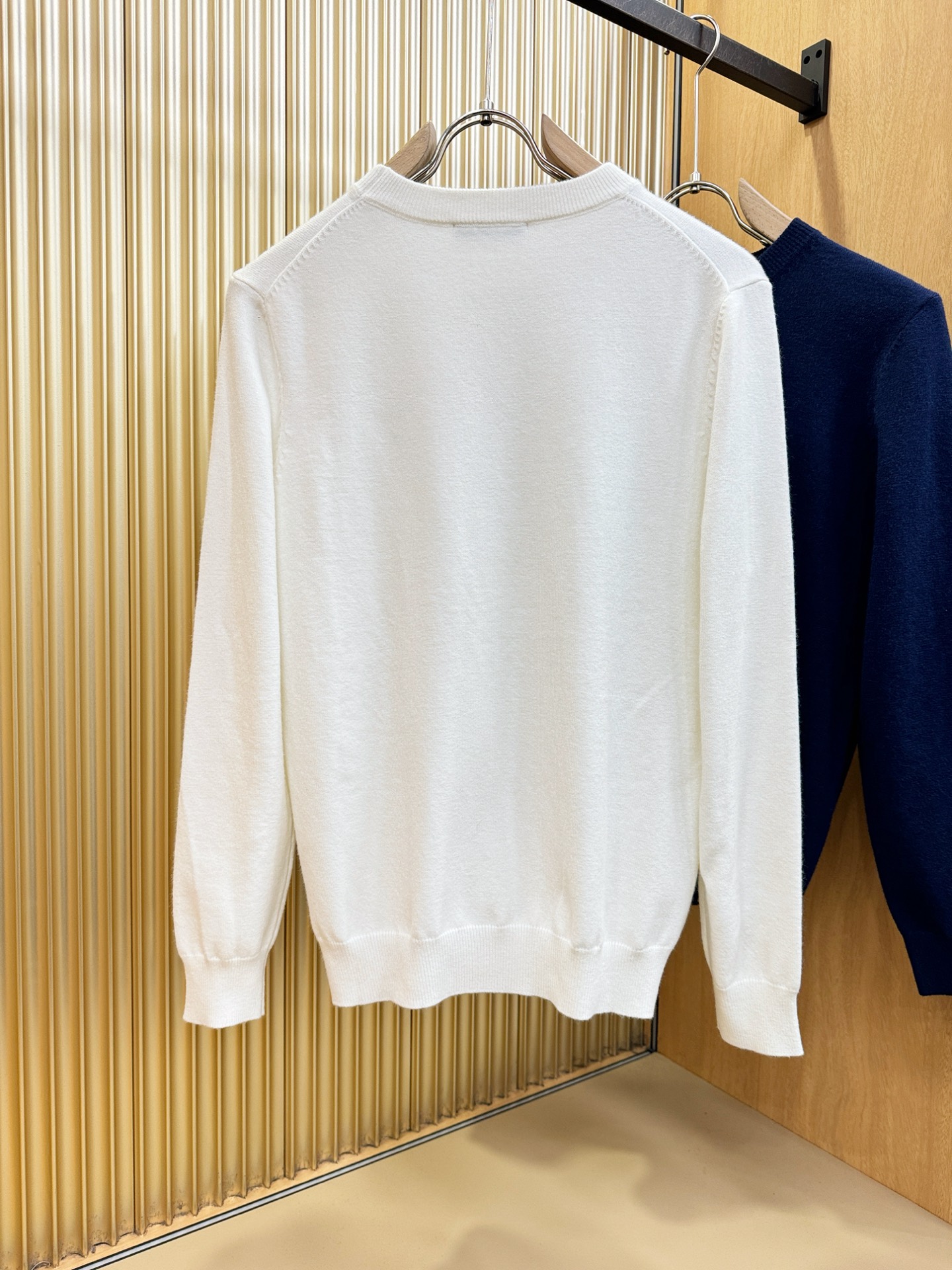 PRADA 普拉达 2025新款毛衣，胸前logo设计！贸易公司渠道稀出，同步官网发售！秋冬系列经典设计