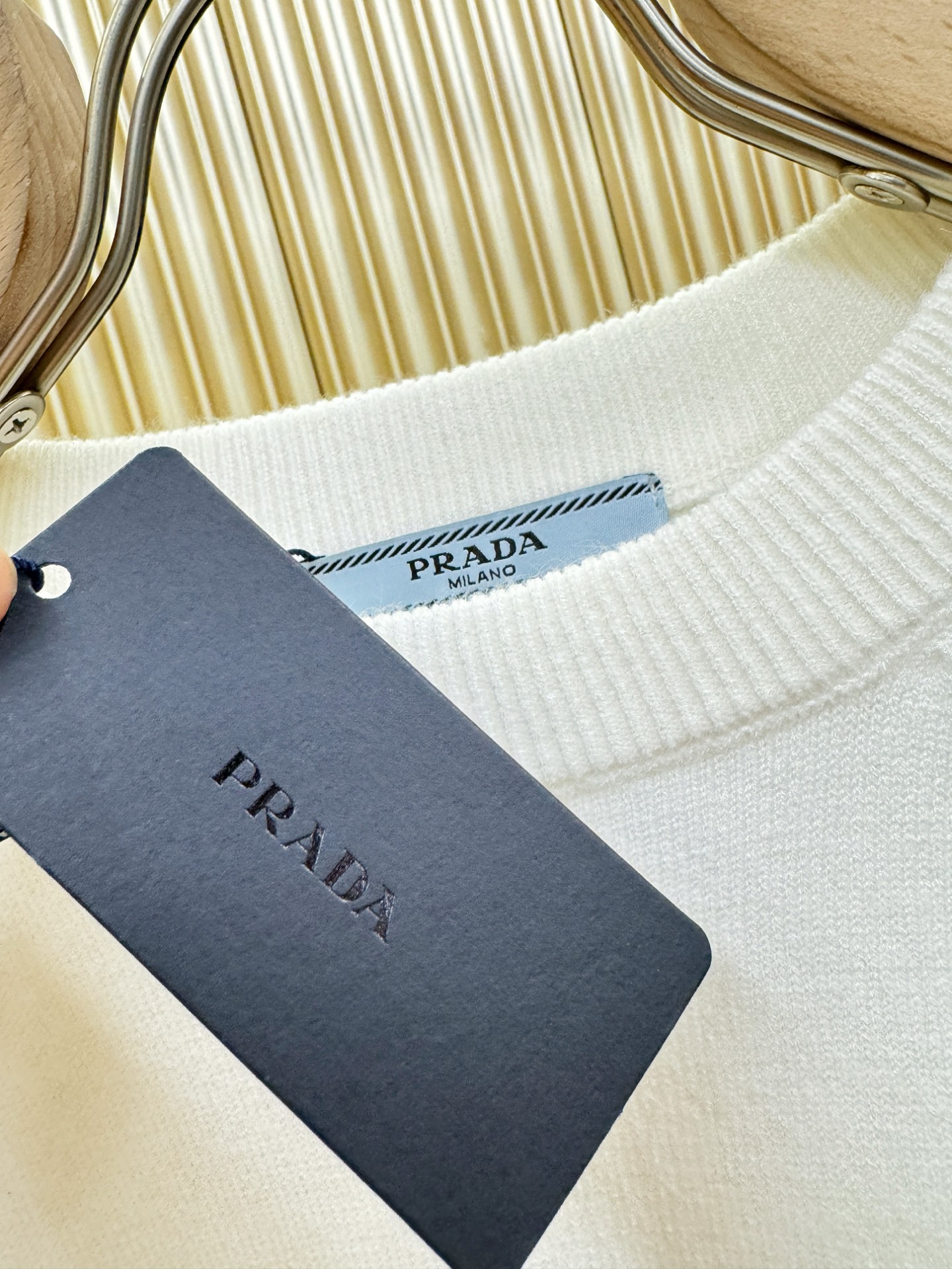 PRADA 普拉达 2025新款毛衣，胸前logo设计！贸易公司渠道稀出，同步官网发售！秋冬系列经典设计