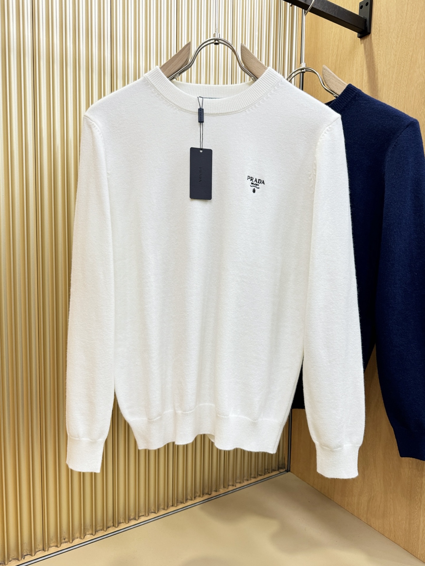 PRADA 普拉达 2025新款毛衣，胸前logo设计！贸易公司渠道稀出，同步官网发售！秋冬系列经典设计