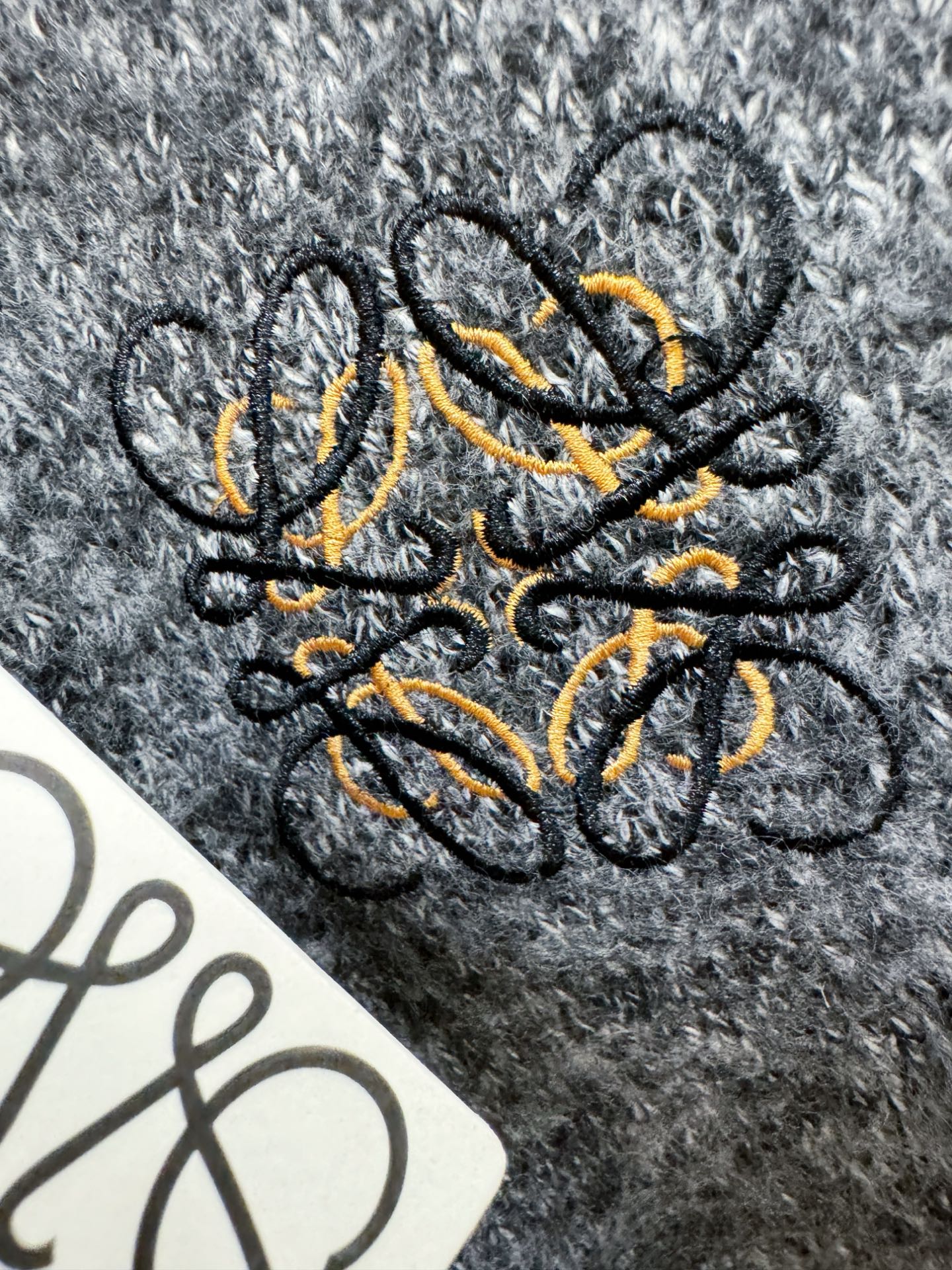 LOEWE罗意威 2025新款毛衣，胸前logo设计！贸易公司渠道稀出，同步官网发售！秋冬系列经典设计！