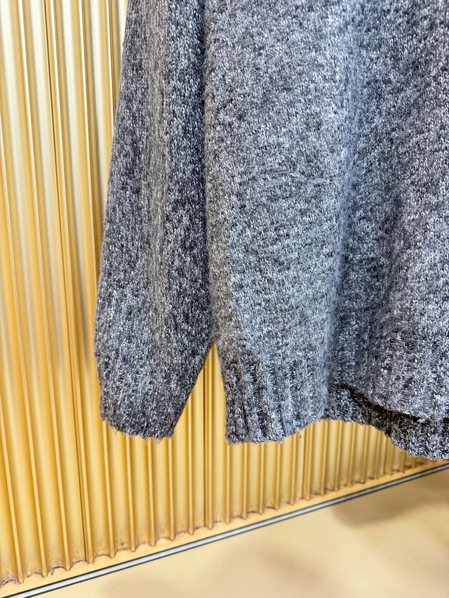 LOEWE罗意威 2025新款毛衣，胸前logo设计！贸易公司渠道稀出，同步官网发售！秋冬系列经典设计！