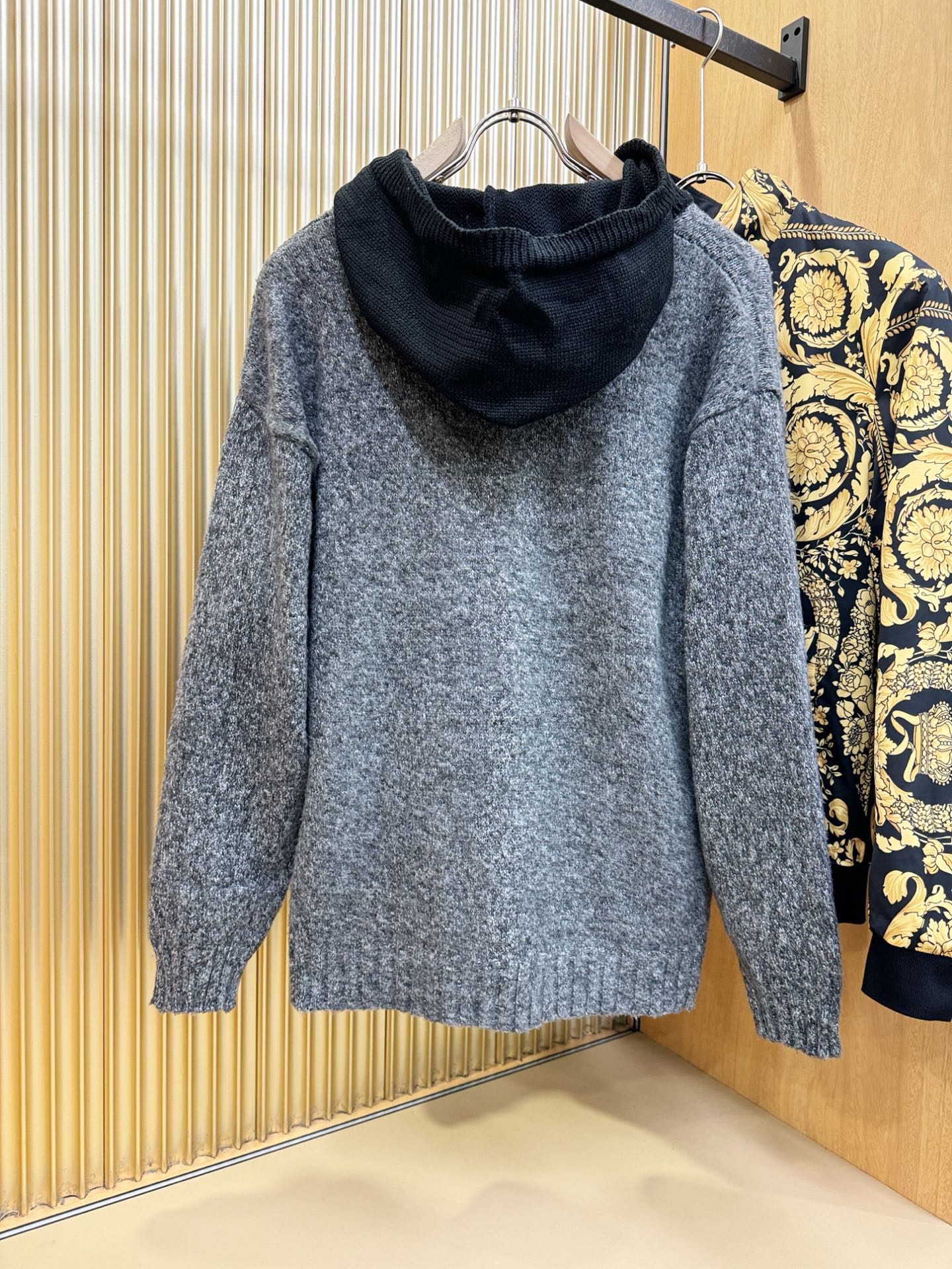 LOEWE罗意威 2025新款毛衣，胸前logo设计！贸易公司渠道稀出，同步官网发售！秋冬系列经典设计！