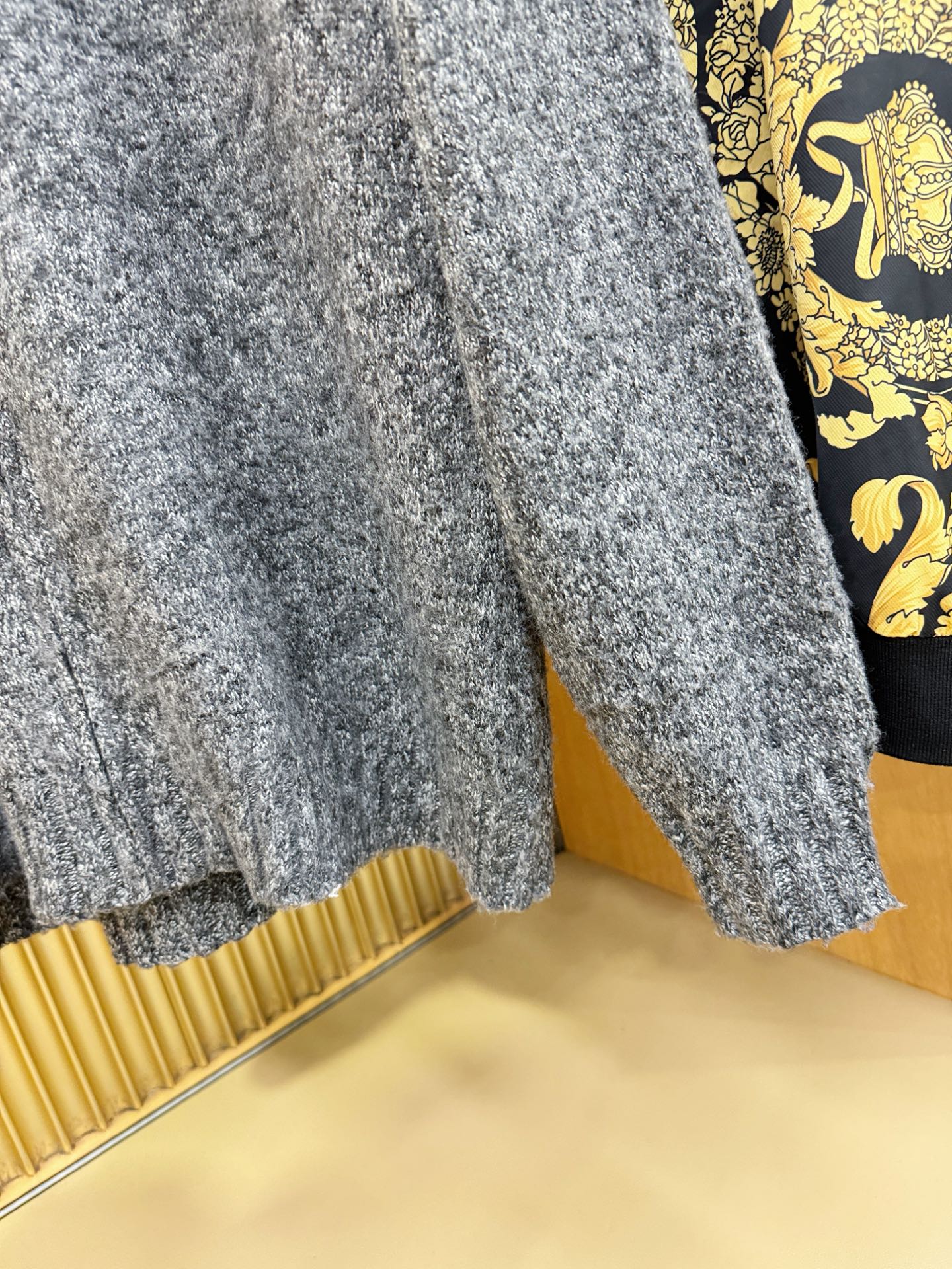 LOEWE罗意威 2025新款毛衣，胸前logo设计！贸易公司渠道稀出，同步官网发售！秋冬系列经典设计！