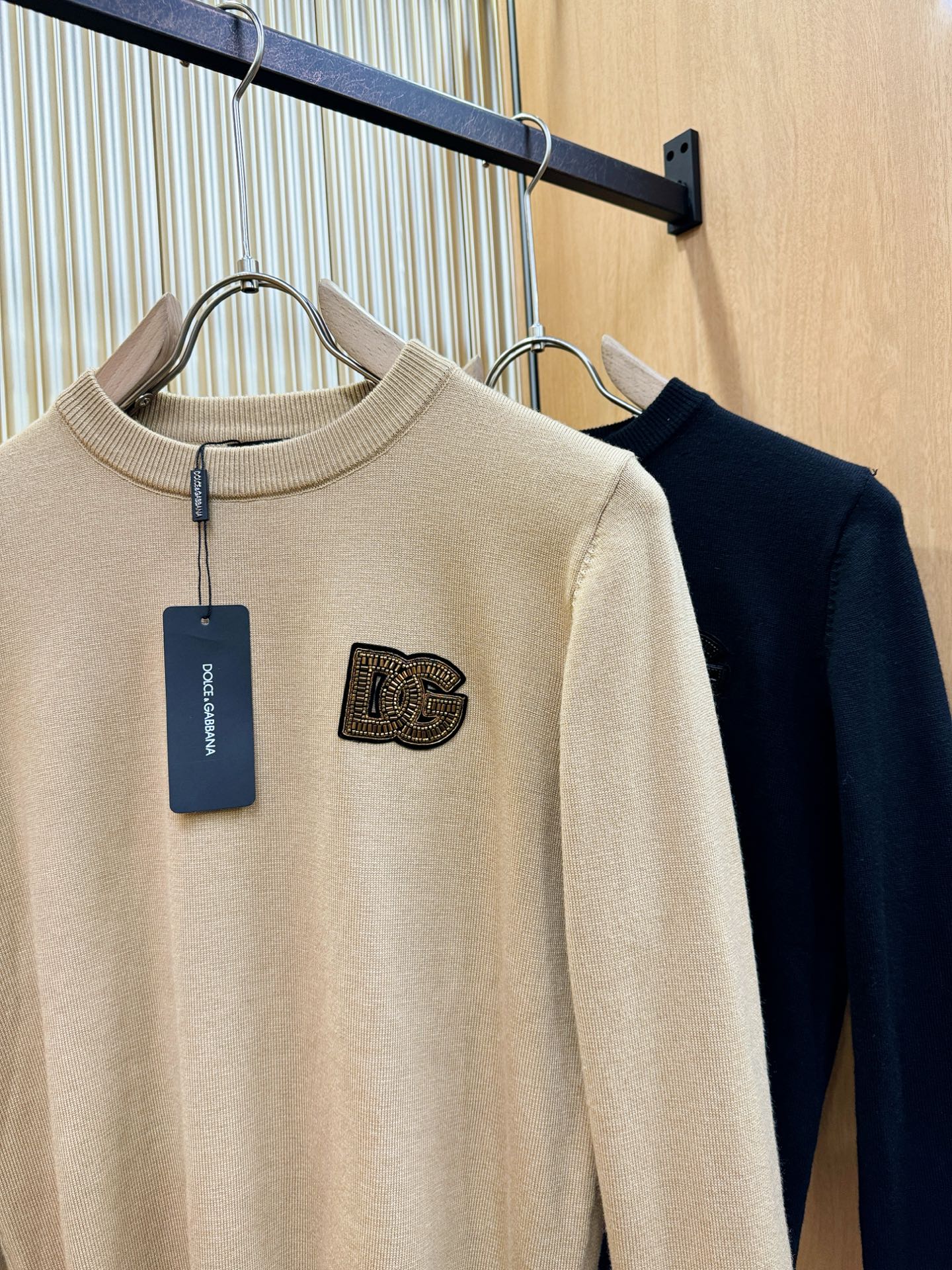 DG 2025新款毛衣，胸前logo设计！贸易公司渠道稀出，同步官网发售！秋冬系列经典设计！此款毛衣甄选