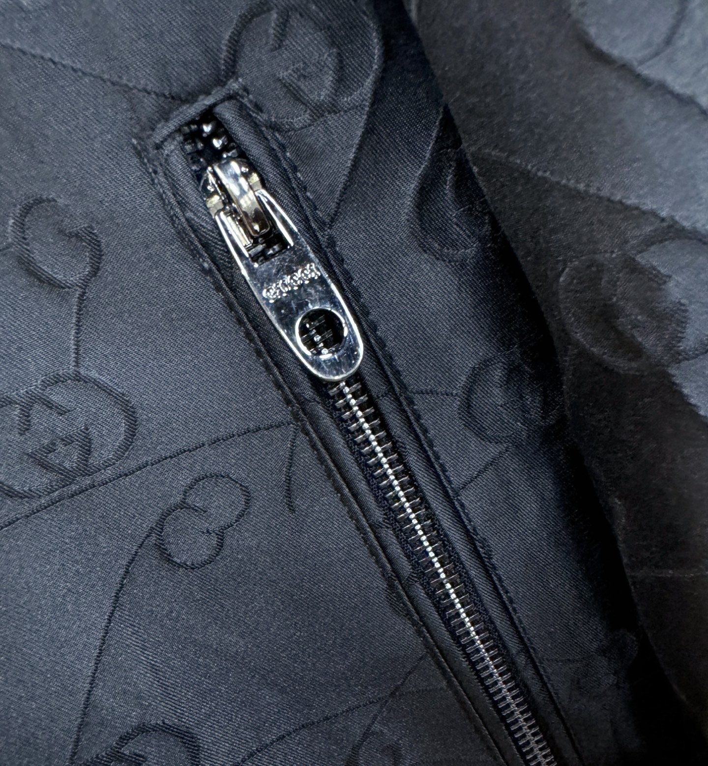 Gucci古奇 2025秋冬新款夹克外套，原单狠货 意大利进口面料时尚夹克外套。欧洲专柜同步，上身更随意