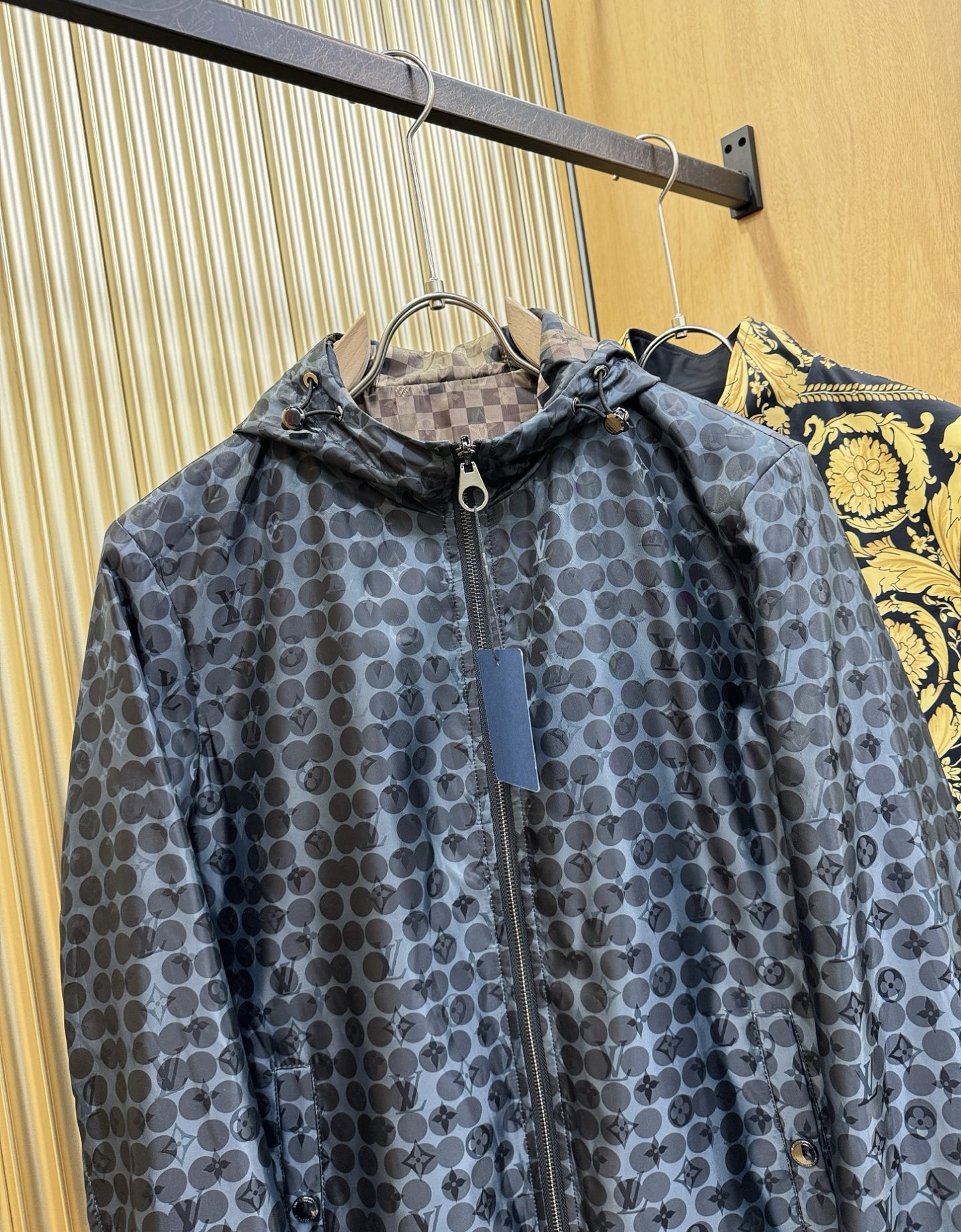 双面夹克 LV路易威登 2025秋冬新款双面夹克外套，两面可穿，原单狠货 意大利进口面料时尚夹克外套。欧