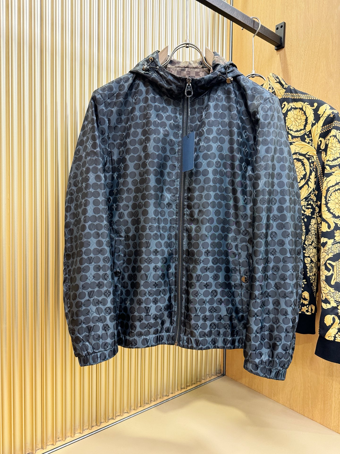 双面夹克 LV路易威登 2025秋冬新款双面夹克外套，两面可穿，原单狠货 意大利进口面料时尚夹克外套。欧