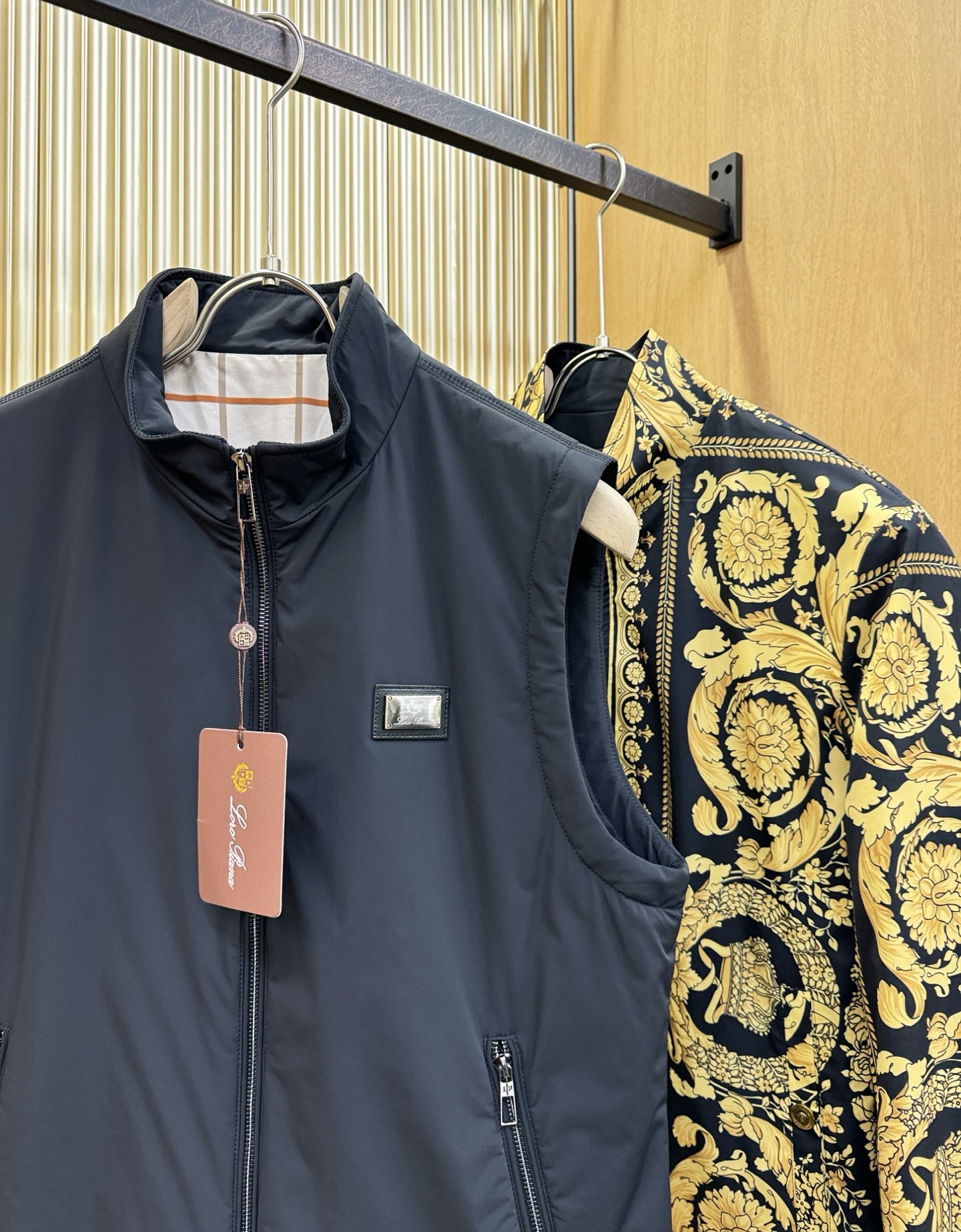 Loro Piana诺悠翩雅 2025秋冬新款马甲，内里加棉加厚保暖，立体有型，辨识度高，独一无二的混合