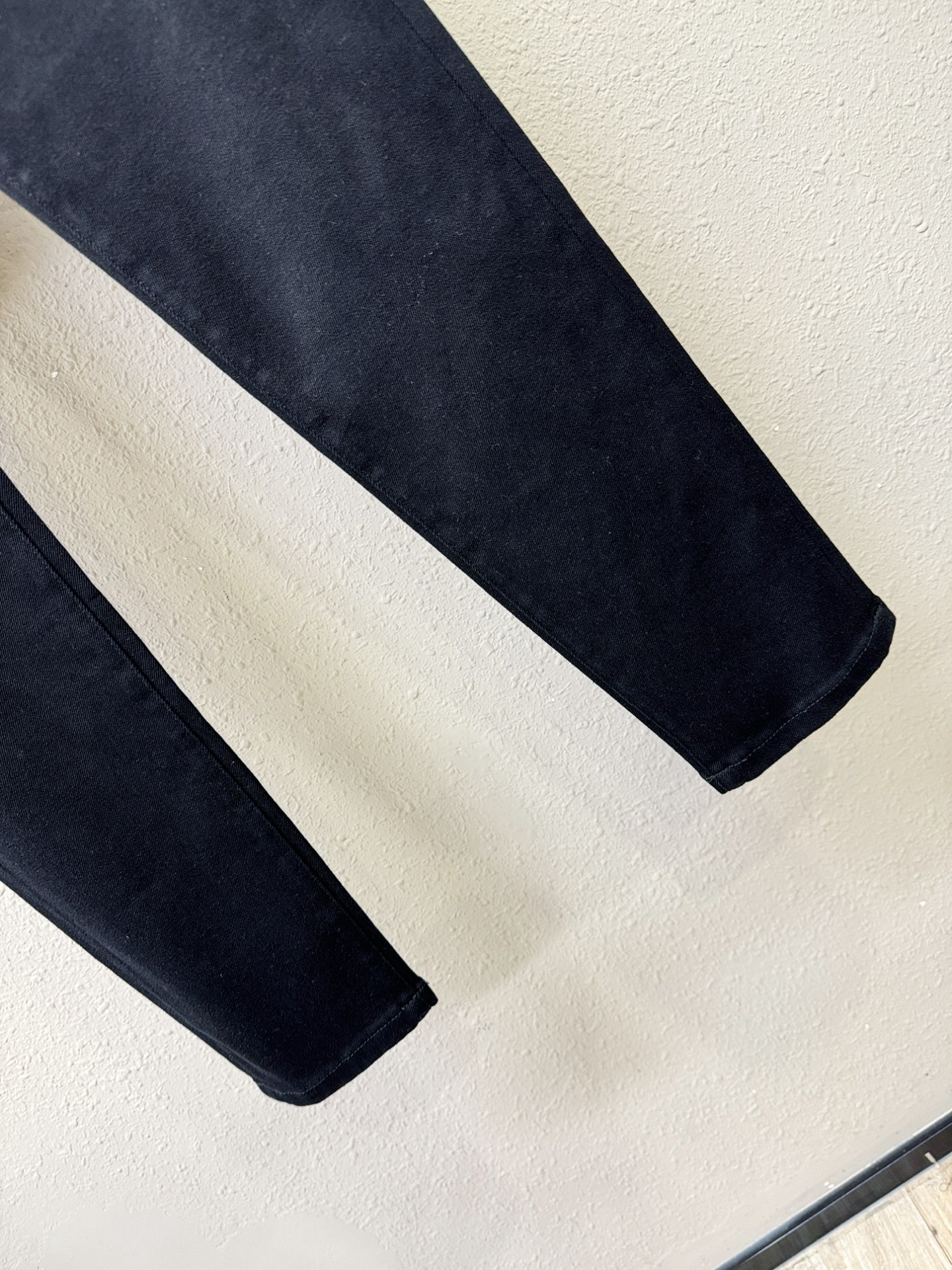 PRADA 普拉达 2025专柜秋冬新品，原版牛仔裤 原版重工打造，品牌经典LOGO设计，三标齐全！原版