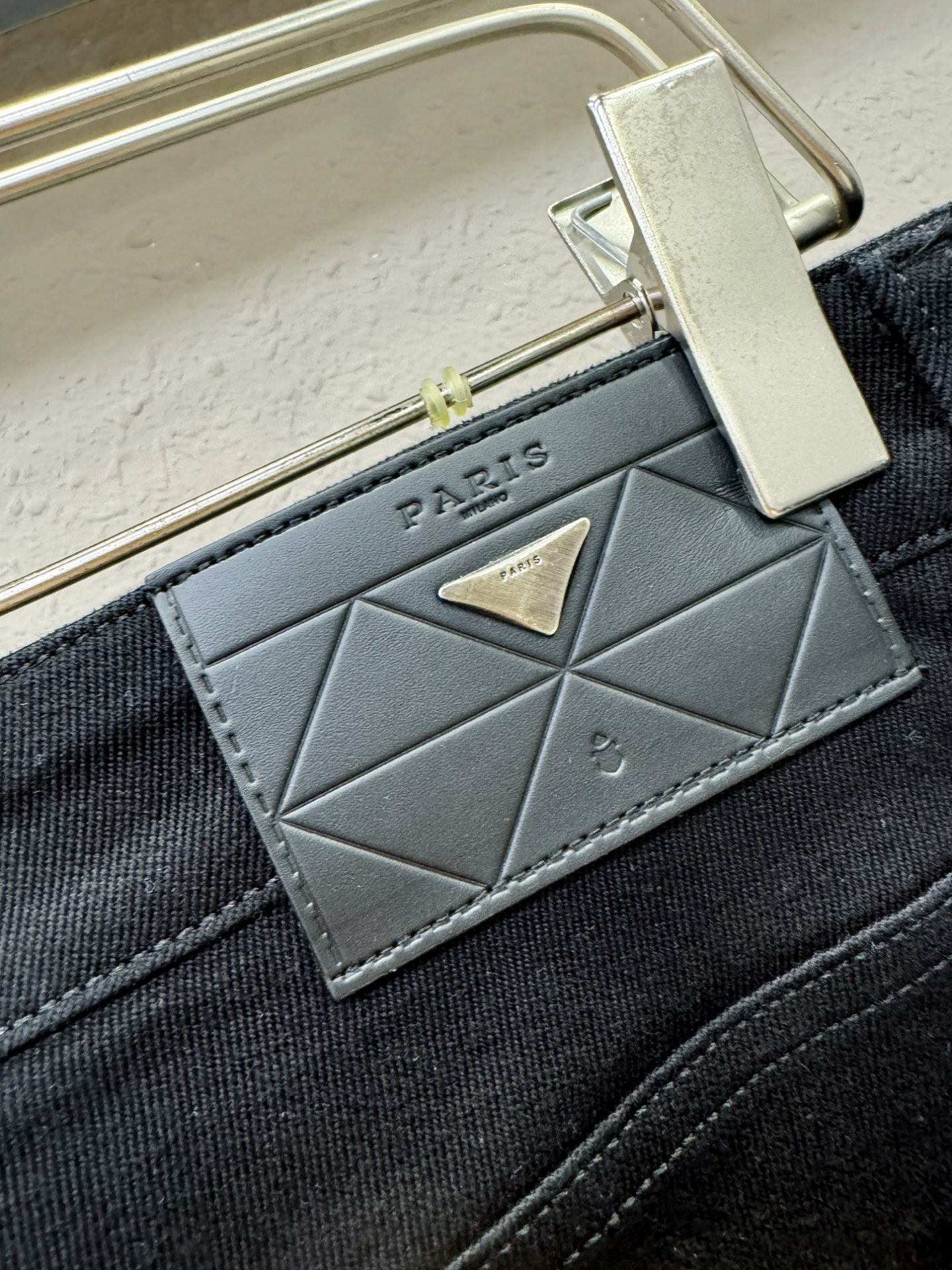 PRADA 普拉达 2025专柜秋冬新品，原版牛仔裤 原版重工打造，品牌经典LOGO设计，三标齐全！原版