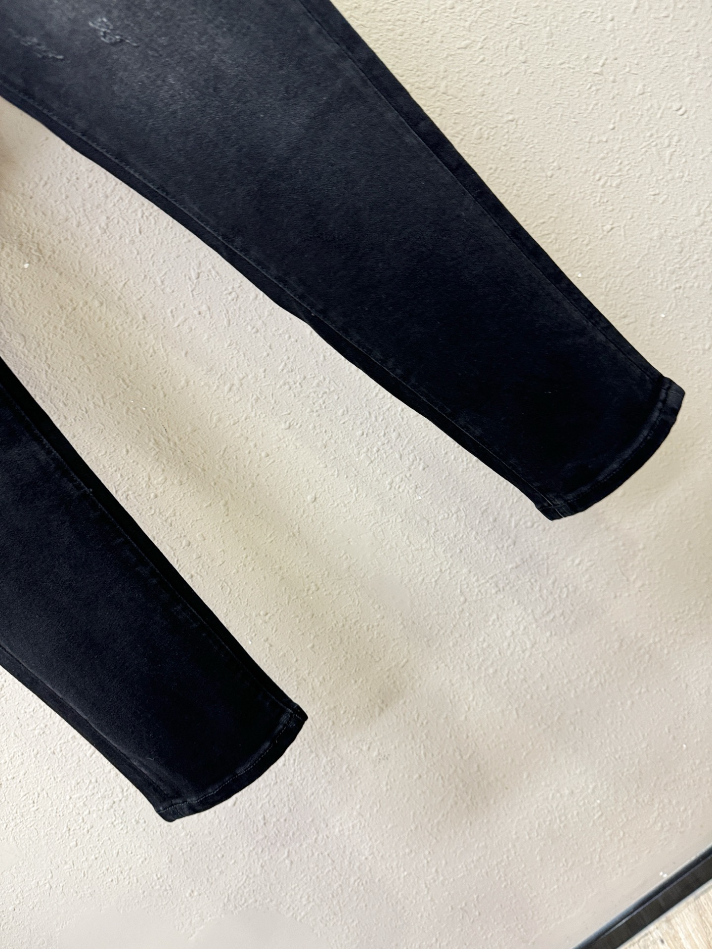 Versace 范思哲 2025专柜秋冬新品，原版牛仔裤 原版重工打造，品牌经典LOGO设计，三标齐全！