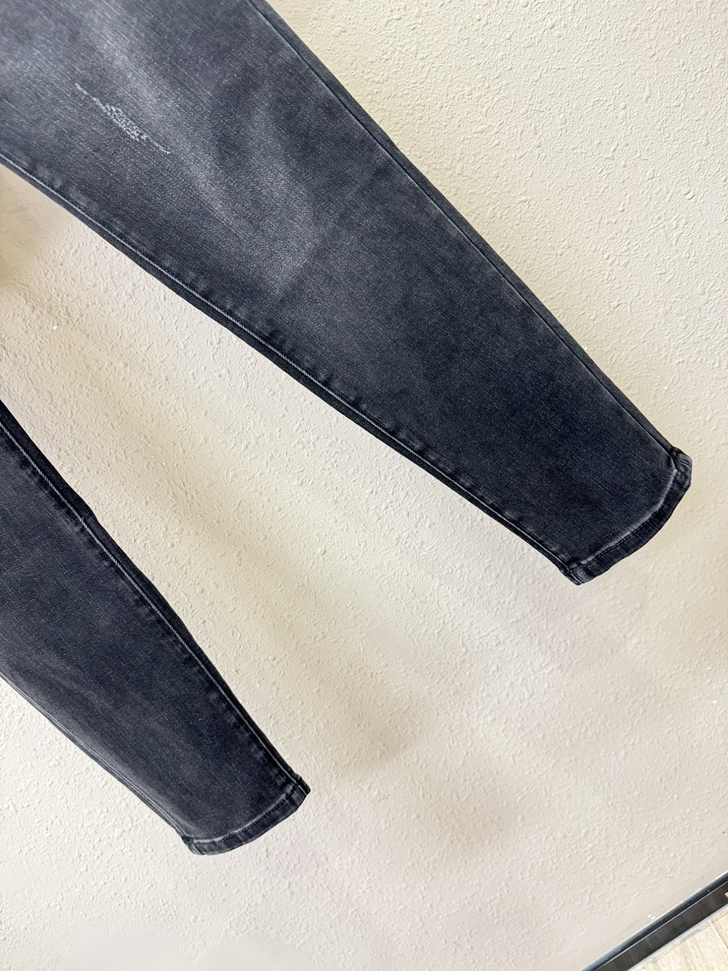 BURBERRY巴宝莉 2025专柜秋冬新品，原版牛仔裤 原版重工打造，品牌经典LOGO设计，三标齐全！