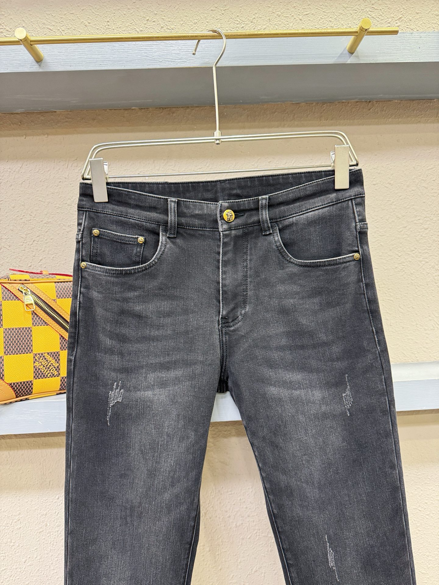 BURBERRY巴宝莉 2025专柜秋冬新品，原版牛仔裤 原版重工打造，品牌经典LOGO设计，三标齐全！