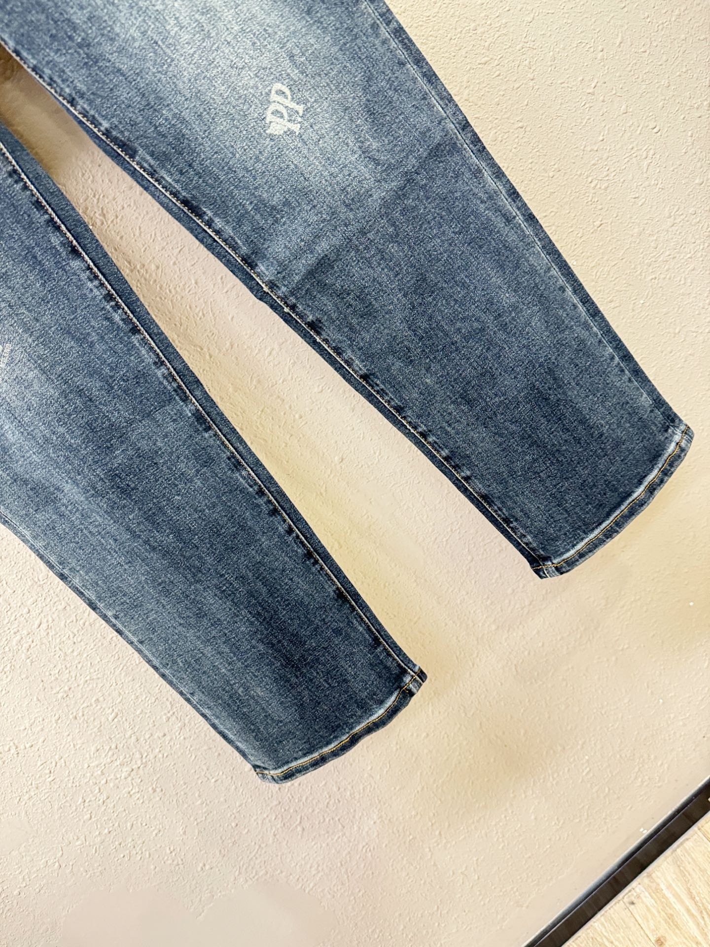 PP 专柜秋冬新品，原版牛仔裤 原版重工打造，品牌经典LOGO设计，三标齐全！原版五金辅料。专柜定制牛仔