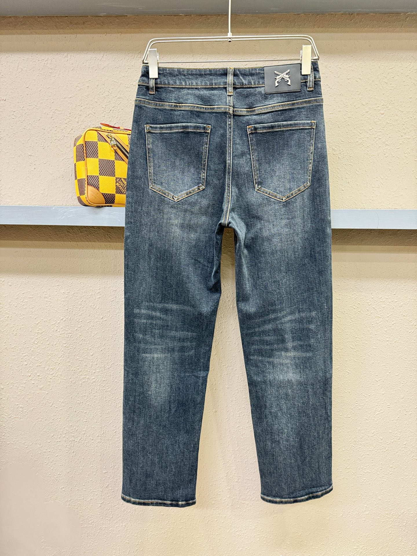 PP 专柜秋冬新品，原版牛仔裤 原版重工打造，品牌经典LOGO设计，三标齐全！原版五金辅料。专柜定制牛仔