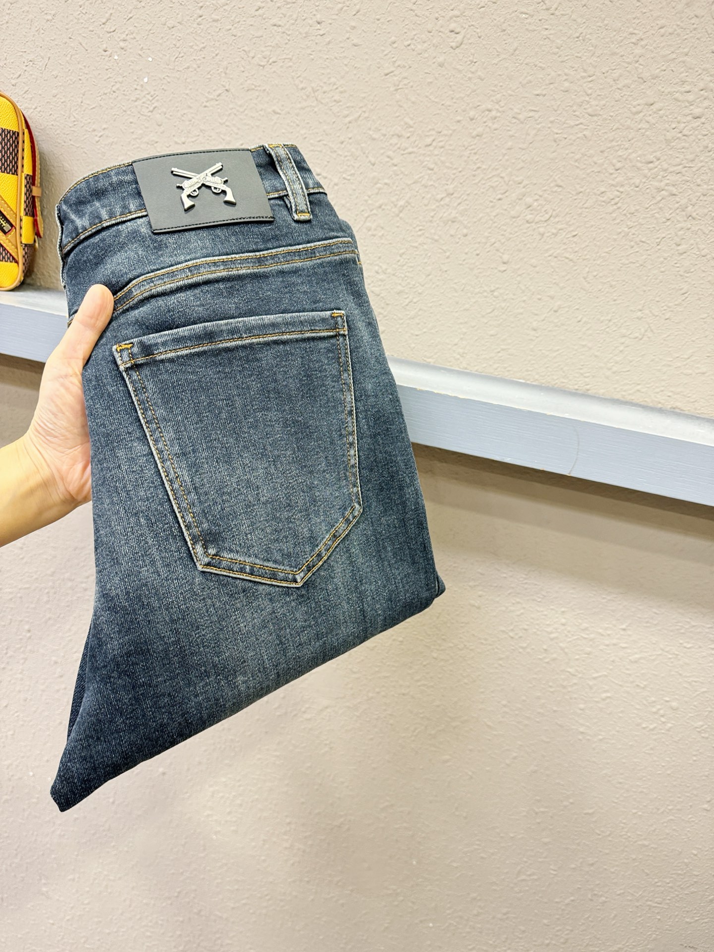 PP 专柜秋冬新品，原版牛仔裤 原版重工打造，品牌经典LOGO设计，三标齐全！原版五金辅料。专柜定制牛仔