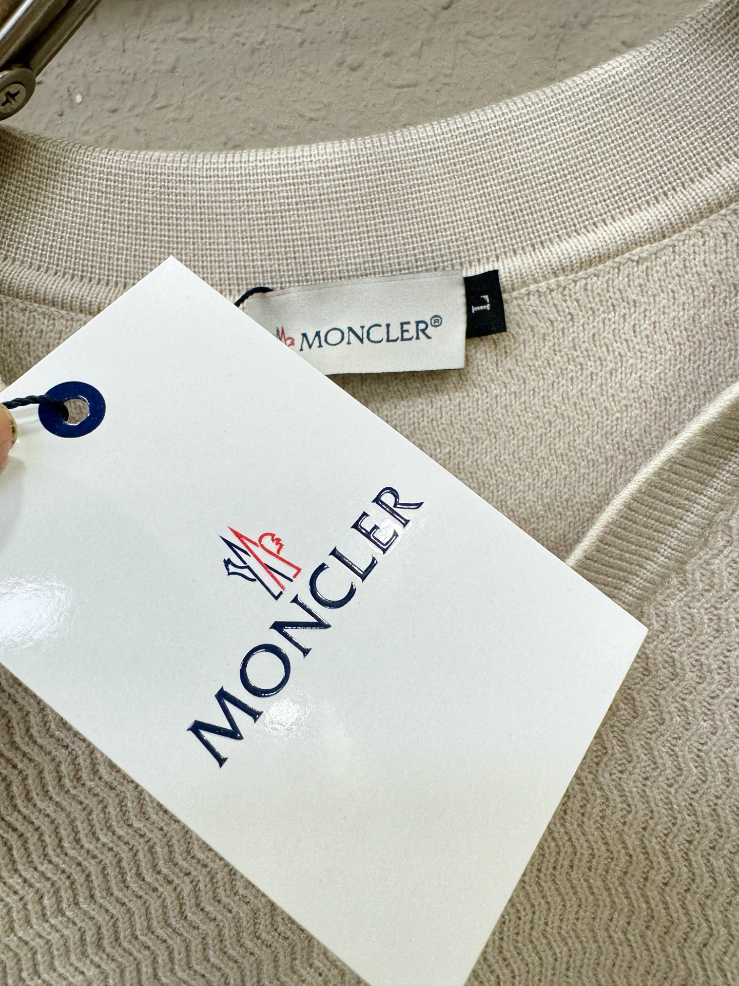 Moncler蒙口 2025新款毛衣，胸前logo设计！贸易公司渠道稀出，同步官网发售！秋冬系列经典设计