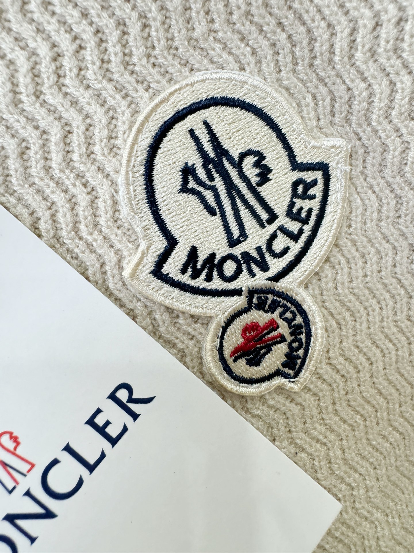 Moncler蒙口 2025新款毛衣，胸前logo设计！贸易公司渠道稀出，同步官网发售！秋冬系列经典设计