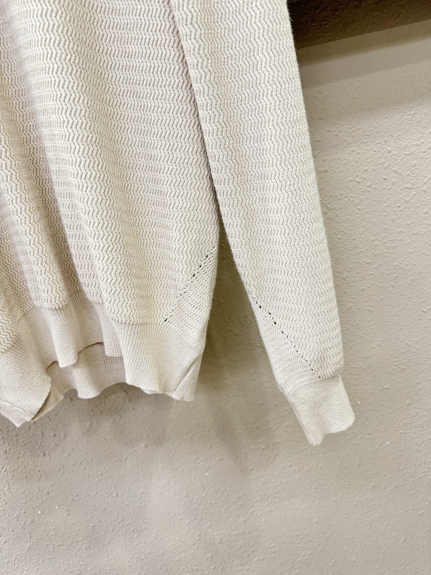 Moncler蒙口 2025新款毛衣，胸前logo设计！贸易公司渠道稀出，同步官网发售！秋冬系列经典设计