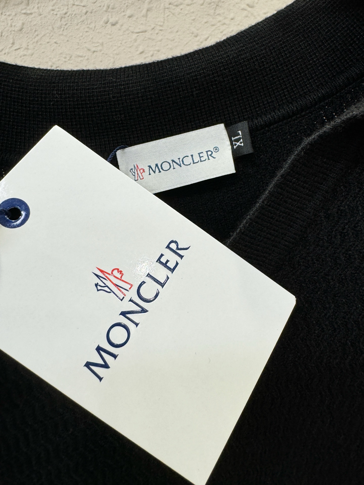 Moncler蒙口 2025新款毛衣，胸前logo设计！贸易公司渠道稀出，同步官网发售！秋冬系列经典设计