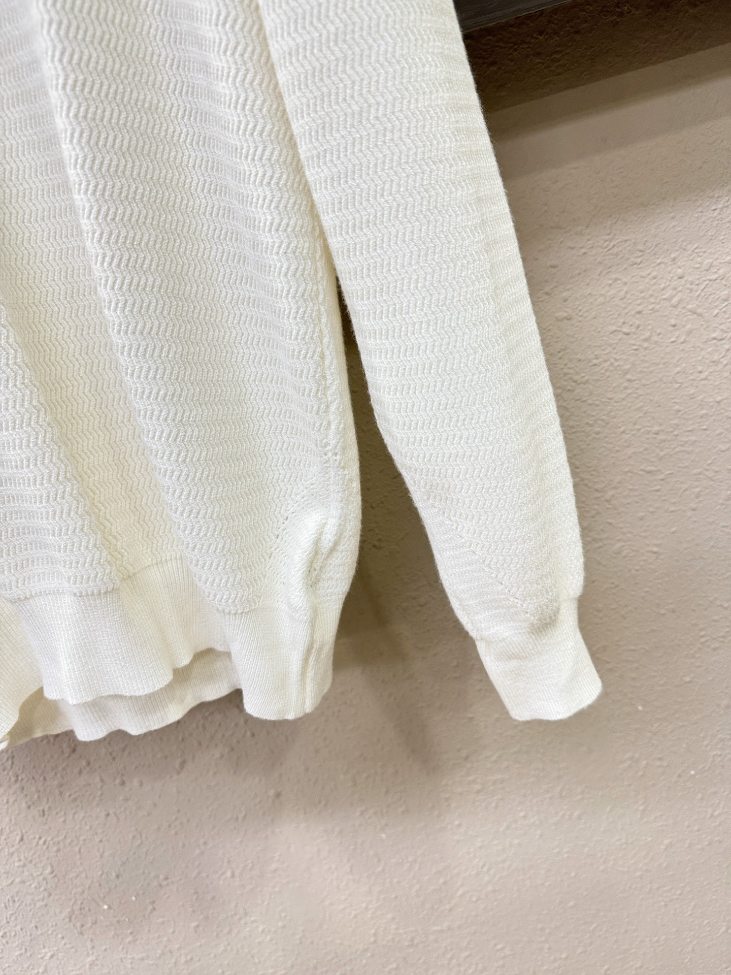 Moncler蒙口 2025新款毛衣，胸前logo设计！贸易公司渠道稀出，同步官网发售！秋冬系列经典设计