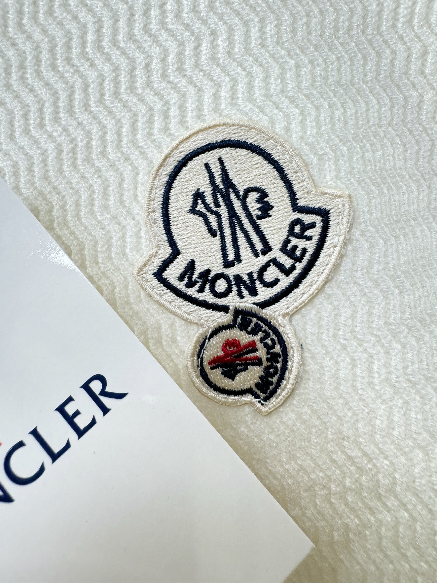 Moncler蒙口 2025新款毛衣，胸前logo设计！贸易公司渠道稀出，同步官网发售！秋冬系列经典设计