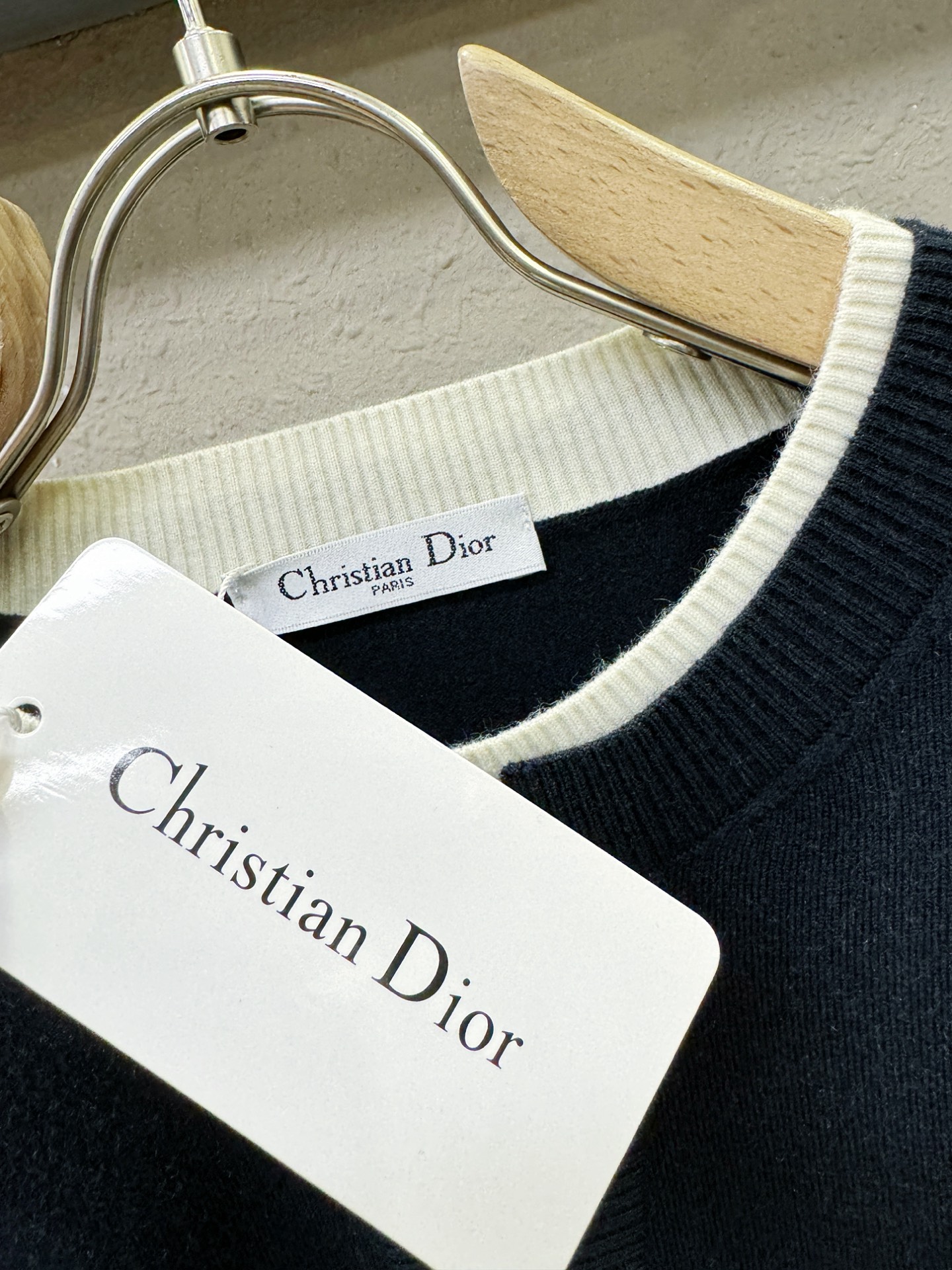 Dior迪奥 2025新款毛衣，胸前logo设计！贸易公司渠道稀出，同步官网发售！秋冬系列经典设计！此款