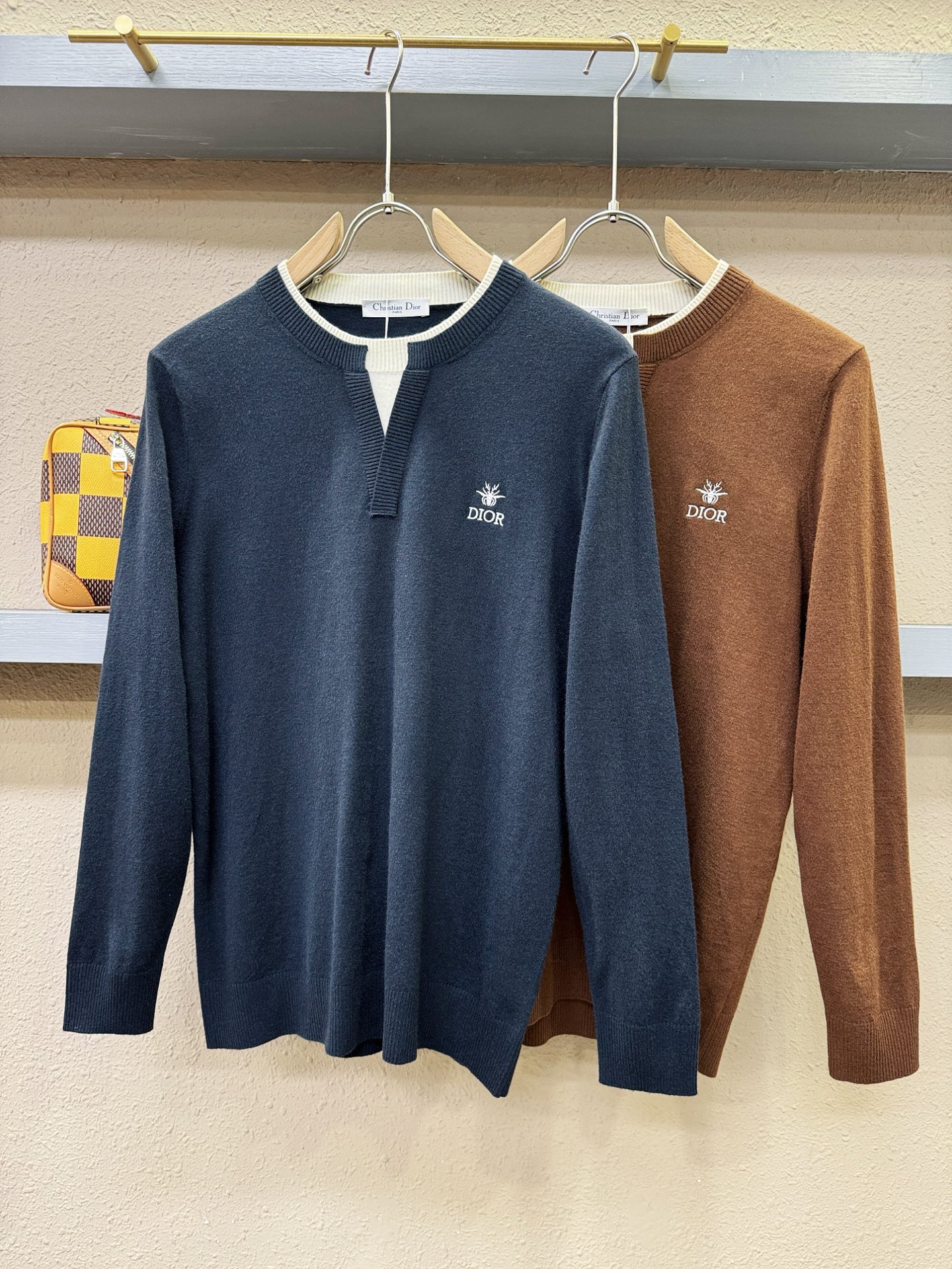 Dior迪奥 2025新款毛衣，胸前logo设计！贸易公司渠道稀出，同步官网发售！秋冬系列经典设计！此款