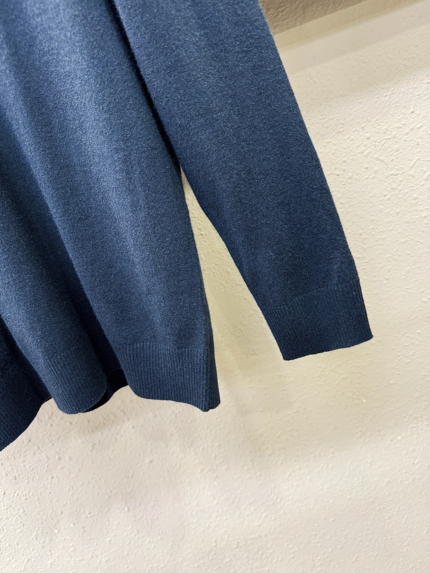 Dior迪奥 2025新款毛衣，胸前logo设计！贸易公司渠道稀出，同步官网发售！秋冬系列经典设计！此款