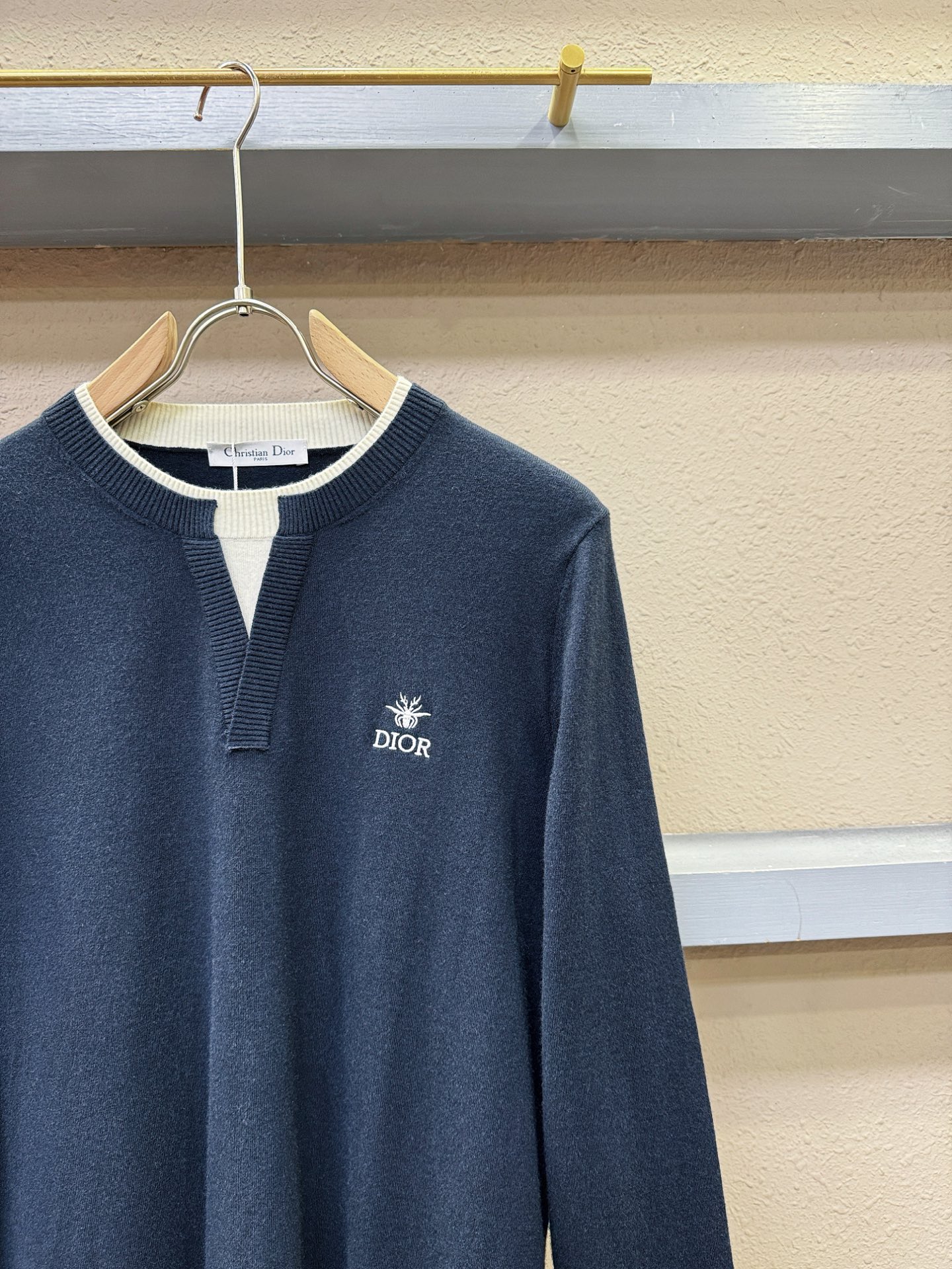 Dior迪奥 2025新款毛衣，胸前logo设计！贸易公司渠道稀出，同步官网发售！秋冬系列经典设计！此款