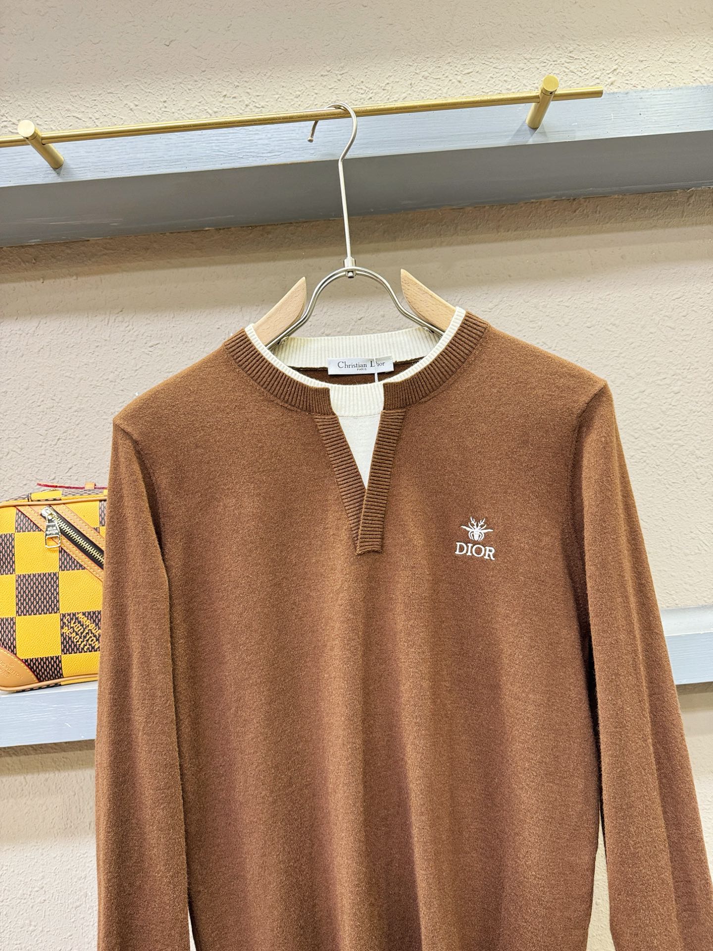 Dior迪奥 2025新款毛衣，胸前logo设计！贸易公司渠道稀出，同步官网发售！秋冬系列经典设计！此款