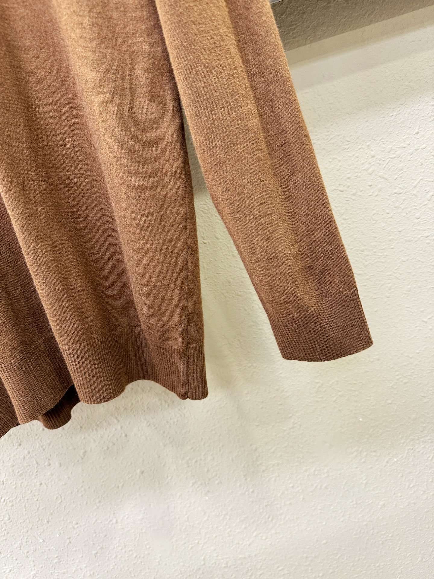 Dior迪奥 2025新款毛衣，胸前logo设计！贸易公司渠道稀出，同步官网发售！秋冬系列经典设计！此款