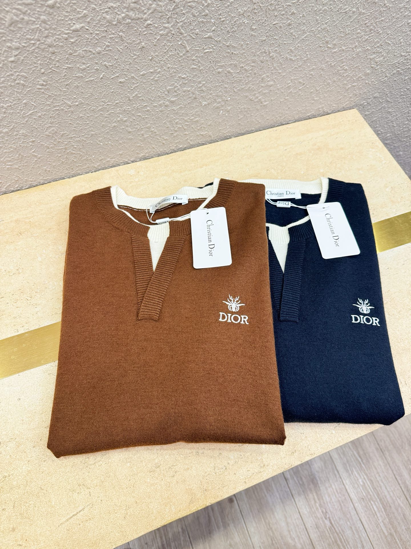 Dior迪奥 2025新款毛衣，胸前logo设计！贸易公司渠道稀出，同步官网发售！秋冬系列经典设计！此款