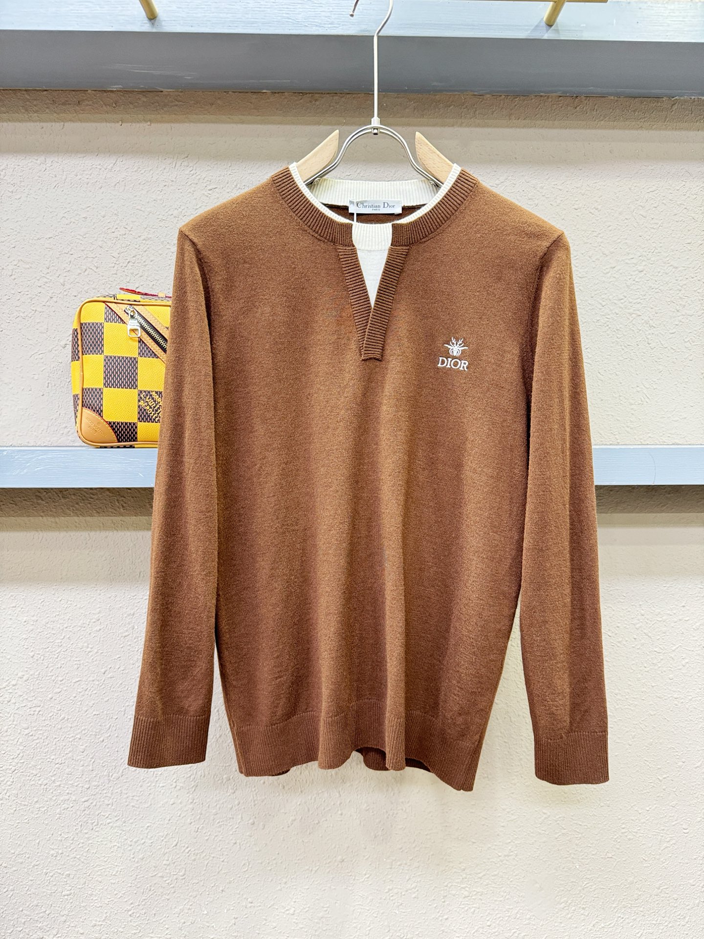 Dior迪奥 2025新款毛衣，胸前logo设计！贸易公司渠道稀出，同步官网发售！秋冬系列经典设计！此款