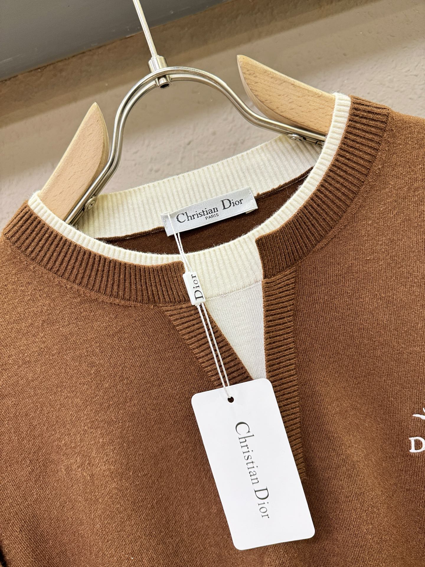 Dior迪奥 2025新款毛衣，胸前logo设计！贸易公司渠道稀出，同步官网发售！秋冬系列经典设计！此款