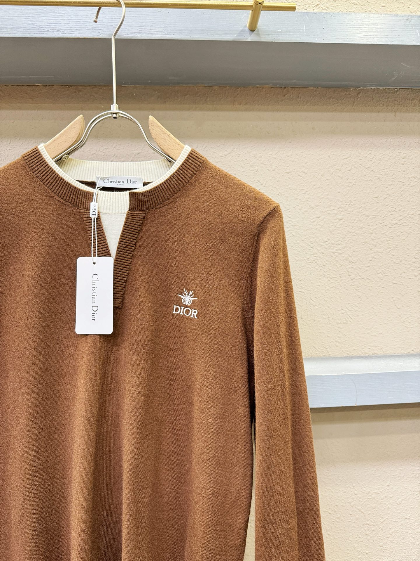 Dior迪奥 2025新款毛衣，胸前logo设计！贸易公司渠道稀出，同步官网发售！秋冬系列经典设计！此款
