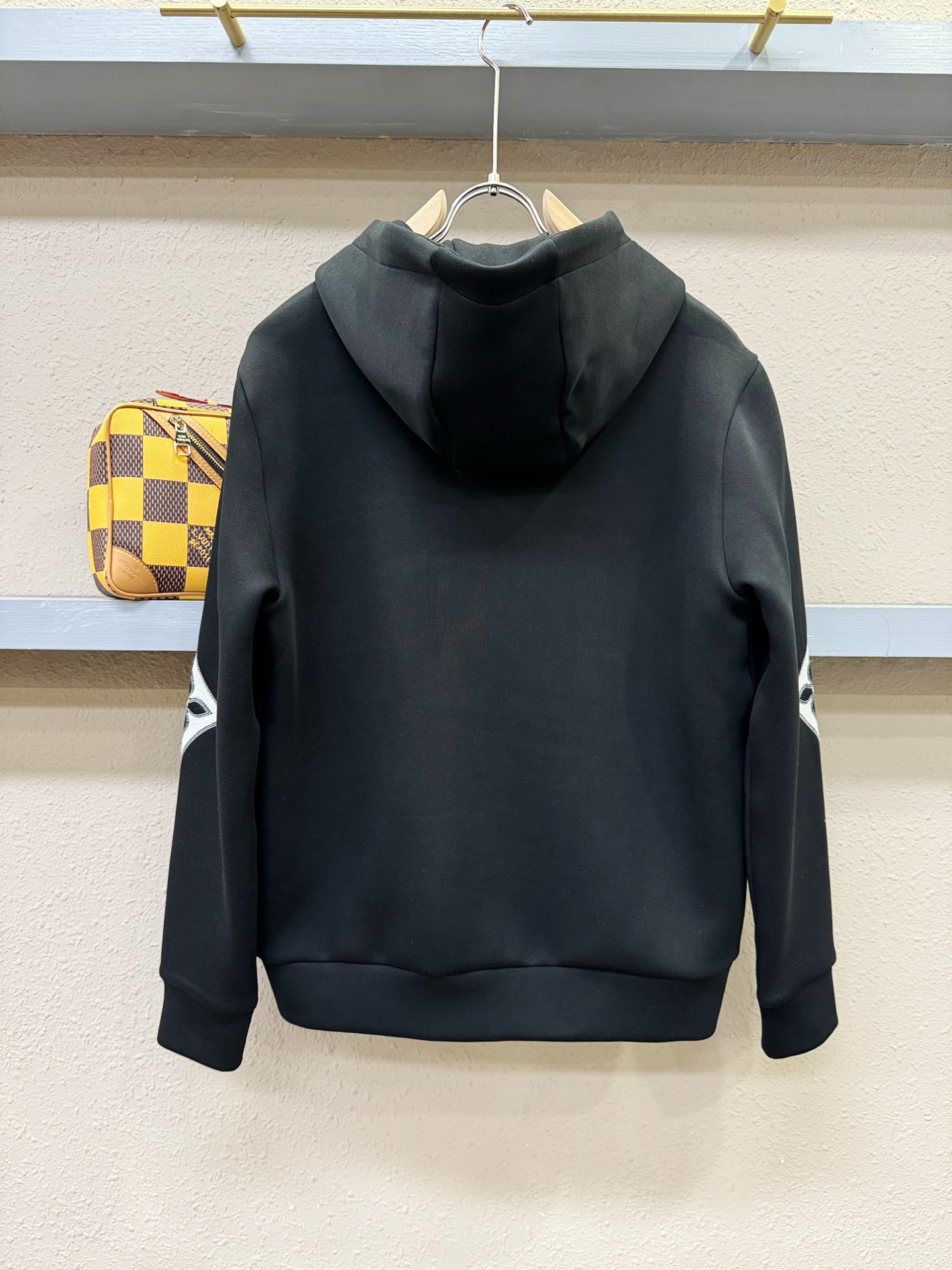 LV路易威登 2025秋冬新款外套开衫，原单狠货 开衫。欧洲专柜同步，上身更随意大方，专柜原版五金奢华高