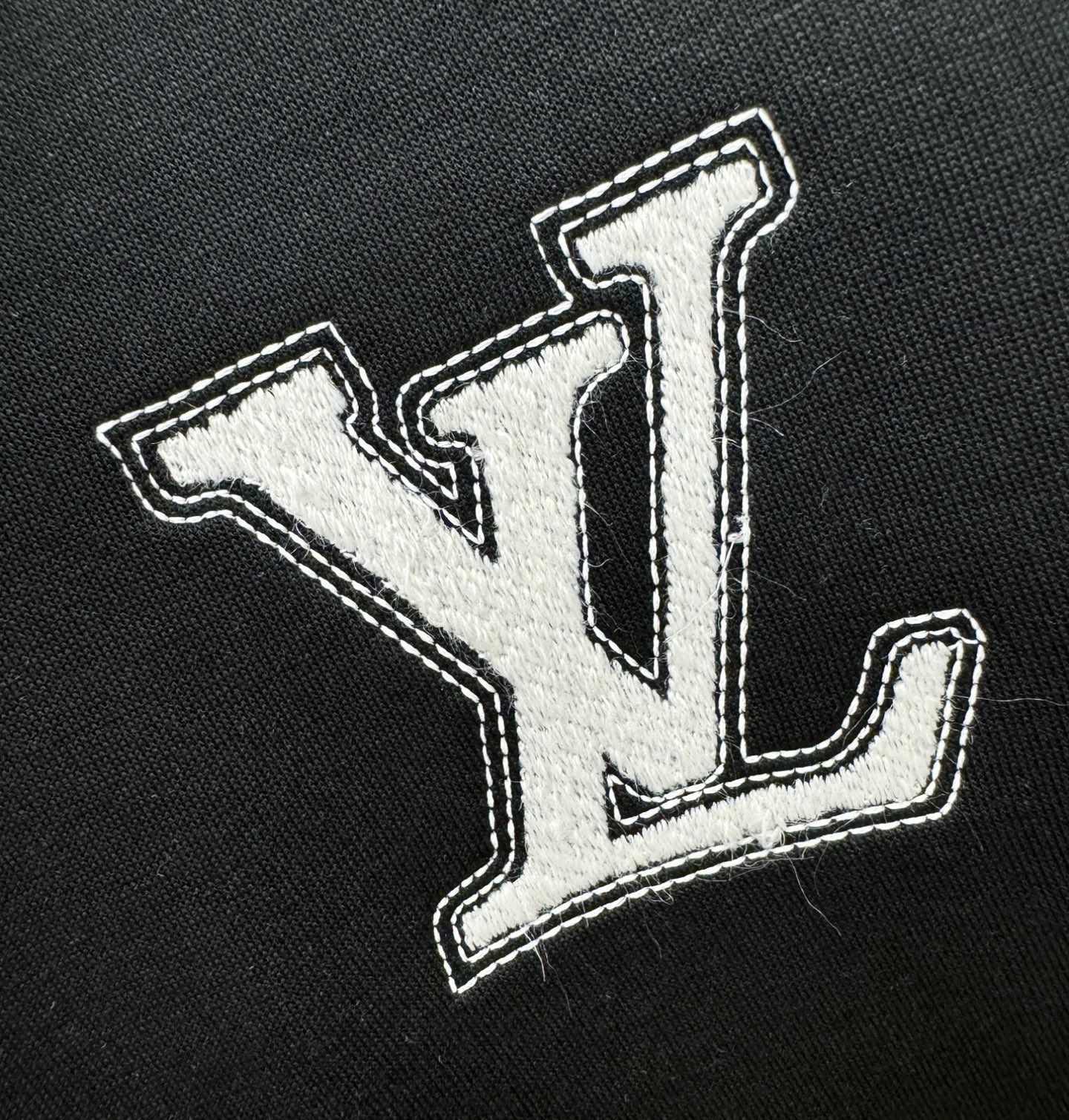 LV路易威登 2025秋冬新款外套开衫，原单狠货 开衫。欧洲专柜同步，上身更随意大方，专柜原版五金奢华高