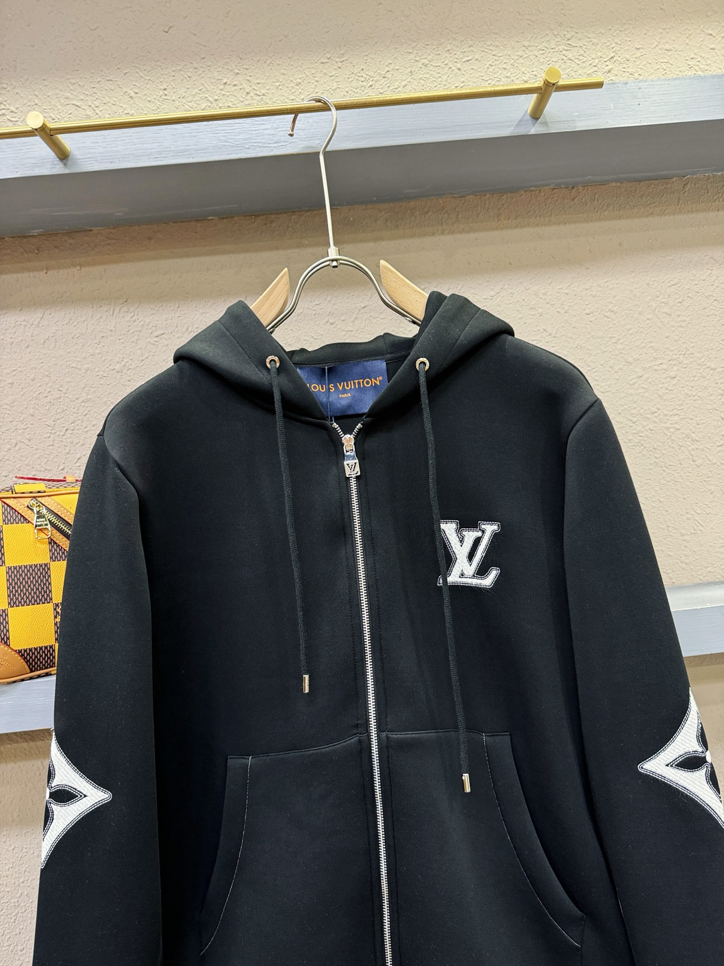 LV路易威登 2025秋冬新款外套开衫，原单狠货 开衫。欧洲专柜同步，上身更随意大方，专柜原版五金奢华高